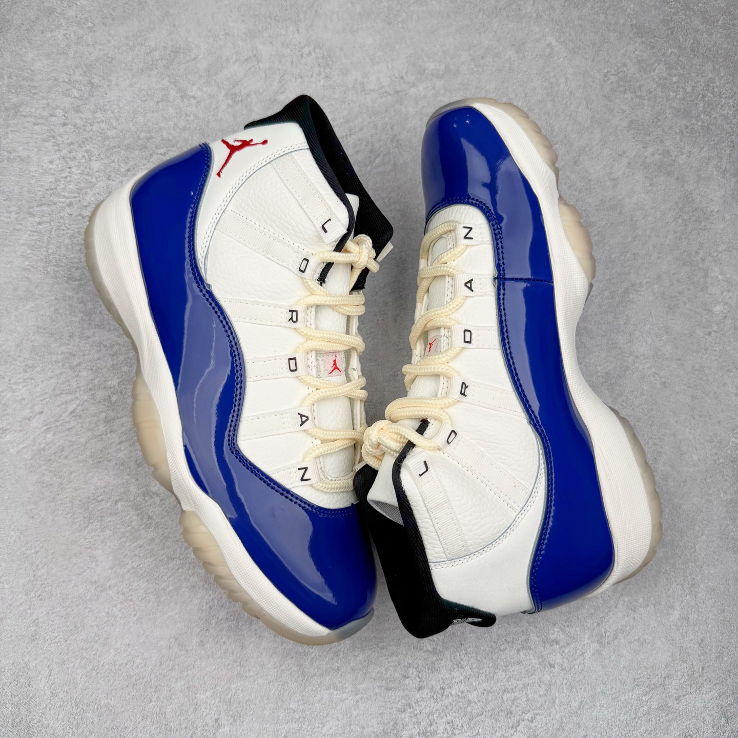 图片[3]-＃KZ神版 Air Jordan AJ11 Retro High Rare Air 高帮系列 氧化做旧宝蓝 IH0296-400 市场中端王者 耗时半年巨作 全套原纸板楦头开发 确保原汁原味 完美呈现11代版型 此版本只针对中端市场 皮料材质有所更替 其他数据细节工艺流程均保持一致绝不口嗨 细节品控鞋型随意秒杀市面3XX 原楦原档案数据开模打造 原厂中底拉帮钢印 原厂进口漆皮 防冻不开裂 原装鞋撑 水晶大底正确色度色泽 原楦原数据刺绣 原厂车缝走线及对位 毫厘不差 飞人logo采用原数据电脑刺绣 原装正品碳纤维真实碳板 增强抗扭 原内标 原盒标 正确官方原盒 防氧化水晶外底 原厂配套全掌solo气垫 进口港宝加持 后跟自然饱满 全鞋荧光划线卡点 追求极致完美 每一双都是工艺品 多重QC质检 超越公司货的品控标准 实实在在的免检产品 尺码：36 36.5 37.5 38 38.5 39 40 40.5 41 42 42.5 43 44 44.5 45 46 47.5-选品中心