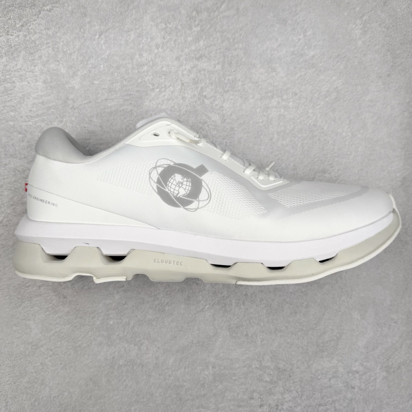 KITH x On昂跑 Cloudzone 联名款柔软舒适耐磨低帮休闲跑步鞋 此运动品牌 开创于2010年 缓震着陆、强效回弹、轻柔质感的设计构思始终是ON研制关键 与此同时基于“为全球提供革新性的跑步感受”信念 陆续推出了多款跑鞋及其以专业运动人体跑步工程学为设计关键的功能性跑步服饰设备 让跑者不费力气地畅快畅跑 尺码：36 36.5 37.5 38 38.5 39 40 40.5 41 42 42.5 43 44 44.5 45-选品中心