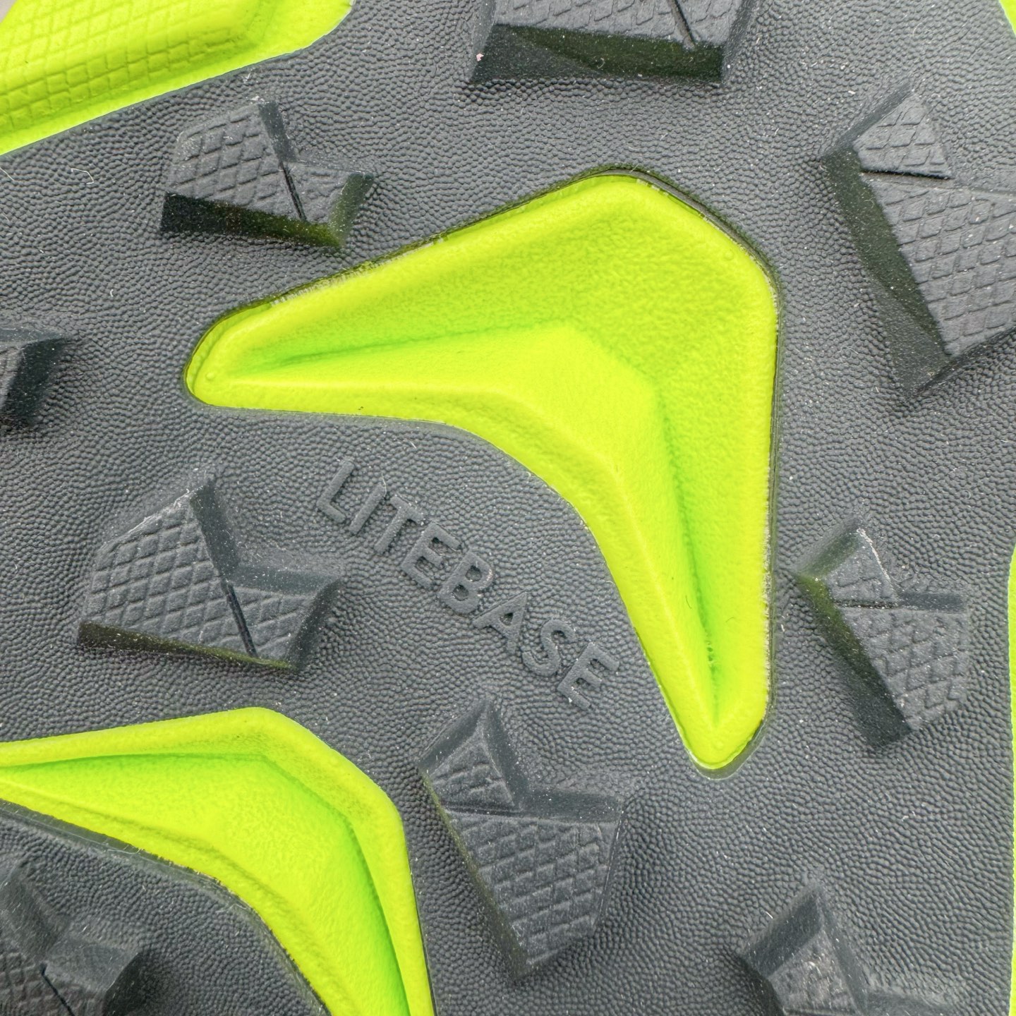 图片[12]-＃纯原 MONTBLANC/万宝龙 x Altra CARBON Man 舒适时尚简约百搭透气跑步鞋 2009年，长跑精英运动员Golden Harper在美国犹他州创立了“Altra Footwear”，跑鞋特点是采用舒适的FootShape™M（很适鞋楦）设计和独特的BalancedCushioning™（平衡缓冲）技术，帮助遭受伤病困扰的跑者回归跑步，从而迅速积累起良好的口碑。2011年品牌迅速发展，屡获大奖。2015年开始不仅占据全美跑鞋前十，足迹更是遍布全球。2016年Altra正式进入中国市场，凭借独特的品牌风格以及出色的性能表现，三年来获得越来越多普通跑者的喜爱。销售业绩增长迅速，成为中国越野跑市场占有量前三的跑鞋品牌。实拍调校N版已经零色差零失真 百分百还原实物色彩所见即所得 不存在货不对板色差等低级问题 选购参考实物拍摄 不混卖不参货 只用心做好货严格选品 承诺混一赔十 尺码：39 40 40.5 41 42 42.5 43 44 44.5 45 46-选品中心