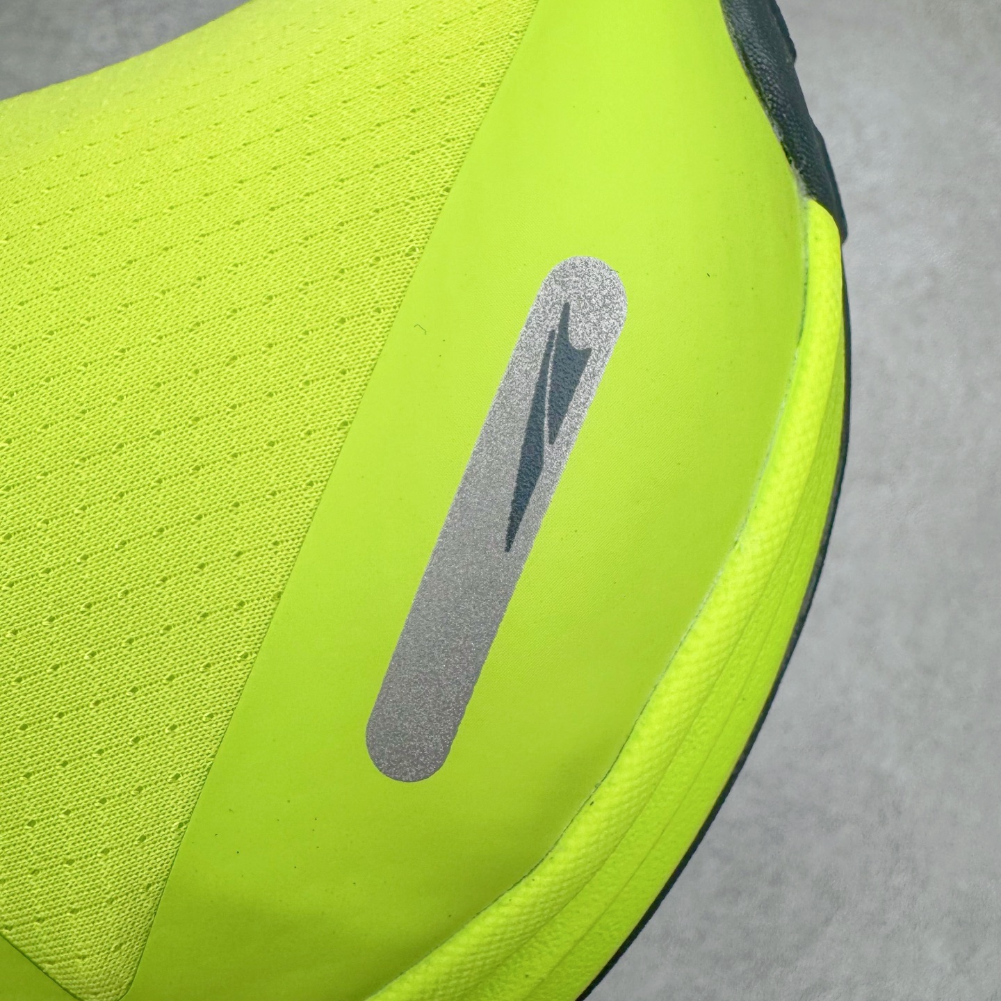 图片[16]-＃纯原 MONTBLANC/万宝龙 x Altra CARBON Man 舒适时尚简约百搭透气跑步鞋 2009年，长跑精英运动员Golden Harper在美国犹他州创立了“Altra Footwear”，跑鞋特点是采用舒适的FootShape™M（很适鞋楦）设计和独特的BalancedCushioning™（平衡缓冲）技术，帮助遭受伤病困扰的跑者回归跑步，从而迅速积累起良好的口碑。2011年品牌迅速发展，屡获大奖。2015年开始不仅占据全美跑鞋前十，足迹更是遍布全球。2016年Altra正式进入中国市场，凭借独特的品牌风格以及出色的性能表现，三年来获得越来越多普通跑者的喜爱。销售业绩增长迅速，成为中国越野跑市场占有量前三的跑鞋品牌。实拍调校N版已经零色差零失真 百分百还原实物色彩所见即所得 不存在货不对板色差等低级问题 选购参考实物拍摄 不混卖不参货 只用心做好货严格选品 承诺混一赔十 尺码：39 40 40.5 41 42 42.5 43 44 44.5 45 46-选品中心