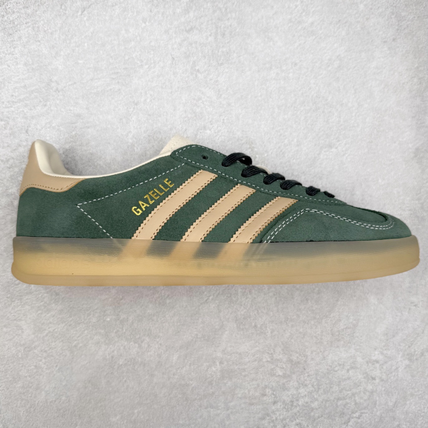 AD Gazelle Indoor Trainers 羚羊内训系列低帮复古百搭休闲运动德训风板鞋 JH5402 90年代经典的复刻版！自60年代以足球训练鞋面世以来,Gazelle就以其经典设计席卷全球。1991年版本的复刻,再造经典Gazelle。采用皮革打造,搭配浊色细节,让这款经典更加简约。尺码：36 36⅔ 37⅓ 38 38⅔ 39⅓ 40 40⅔ 41⅓ 42 42⅔ 43⅓ 44⅓ 44⅔ 45-选品中心