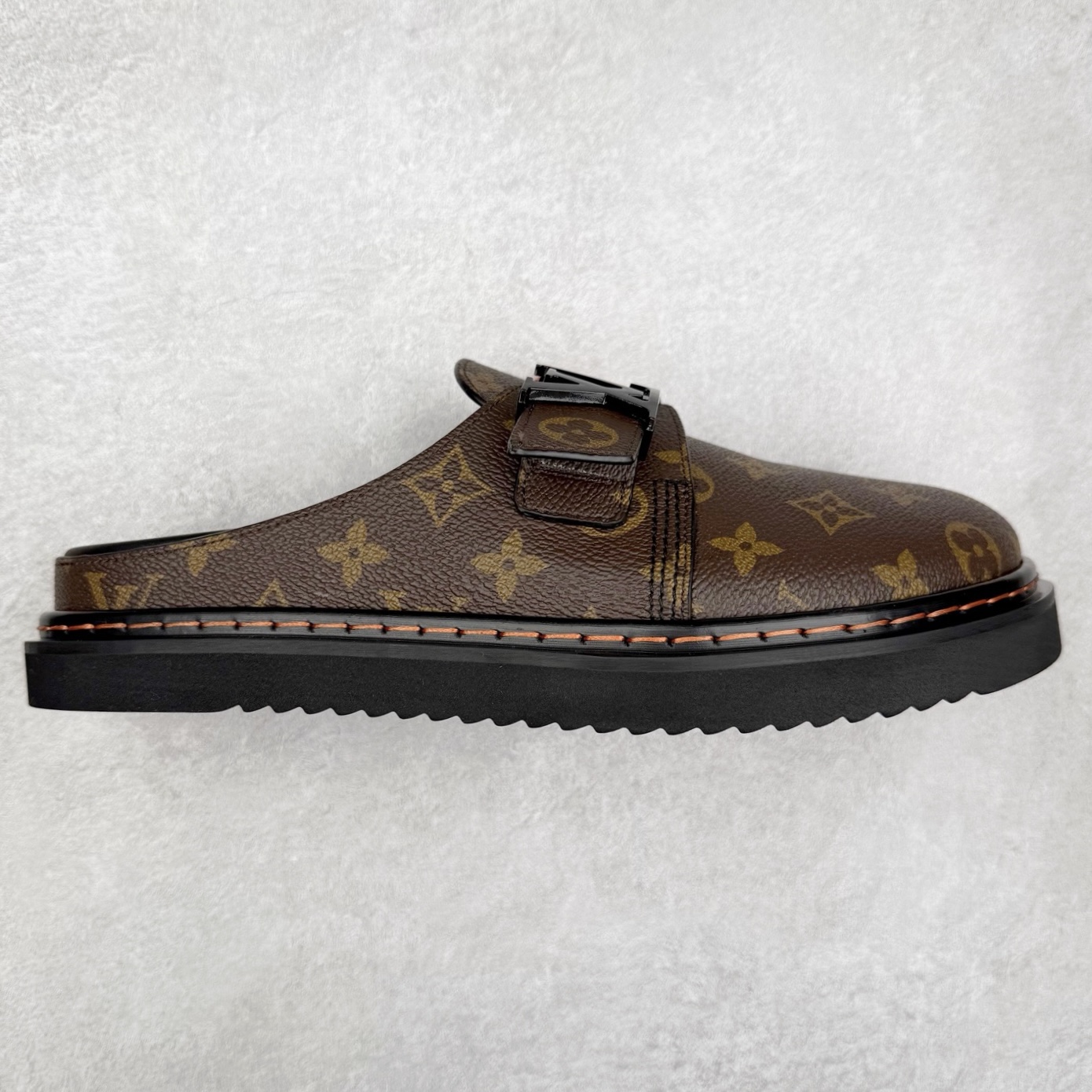 ＃GD广顶 LOUIS VUITTON Easy lv 字母点缀 勃肯鞋包头拖鞋 棕色 尺码：38 39 40 41 42 43 44 45 46-选品中心