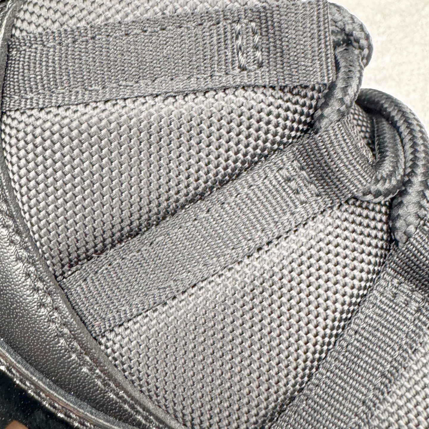 图片[17]-＃KZ神版 Air Jordan AJ11 Retro High Gamma Blue 高帮系列 复刻伽马蓝 CT8012-047 市场中端王者 耗时半年巨作 全套原纸板楦头开发 确保原汁原味 完美呈现11代版型 此版本只针对中端市场 皮料材质有所更替 其他数据细节工艺流程均保持一致绝不口嗨 细节品控鞋型随意秒杀市面3XX 原楦原档案数据开模打造 原厂中底拉帮钢印 原厂进口漆皮 防冻不开裂 原装鞋撑 水晶大底正确色度色泽 原楦原数据刺绣 原厂车缝走线及对位 毫厘不差 飞人logo采用原数据电脑刺绣 原装正品碳纤维真实碳板 增强抗扭 原内标 原盒标 正确官方原盒 防氧化水晶外底 原厂配套全掌solo气垫 进口港宝加持 后跟自然饱满 全鞋荧光划线卡点 追求极致完美 每一双都是工艺品 多重QC质检 超越公司货的品控标准 实实在在的免检产品 尺码：36 36.5 37.5 38 38.5 39 40 40.5 41 42 42.5 43 44 44.5 45 46 47.5-选品中心