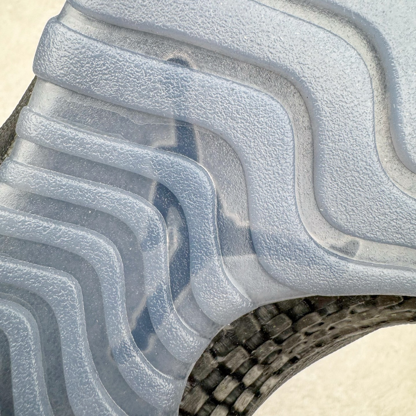 图片[19]-＃KZ神版 Air Jordan AJ11 Retro High Gamma Blue 高帮系列 复刻伽马蓝 CT8012-047 市场中端王者 耗时半年巨作 全套原纸板楦头开发 确保原汁原味 完美呈现11代版型 此版本只针对中端市场 皮料材质有所更替 其他数据细节工艺流程均保持一致绝不口嗨 细节品控鞋型随意秒杀市面3XX 原楦原档案数据开模打造 原厂中底拉帮钢印 原厂进口漆皮 防冻不开裂 原装鞋撑 水晶大底正确色度色泽 原楦原数据刺绣 原厂车缝走线及对位 毫厘不差 飞人logo采用原数据电脑刺绣 原装正品碳纤维真实碳板 增强抗扭 原内标 原盒标 正确官方原盒 防氧化水晶外底 原厂配套全掌solo气垫 进口港宝加持 后跟自然饱满 全鞋荧光划线卡点 追求极致完美 每一双都是工艺品 多重QC质检 超越公司货的品控标准 实实在在的免检产品 尺码：36 36.5 37.5 38 38.5 39 40 40.5 41 42 42.5 43 44 44.5 45 46 47.5-选品中心