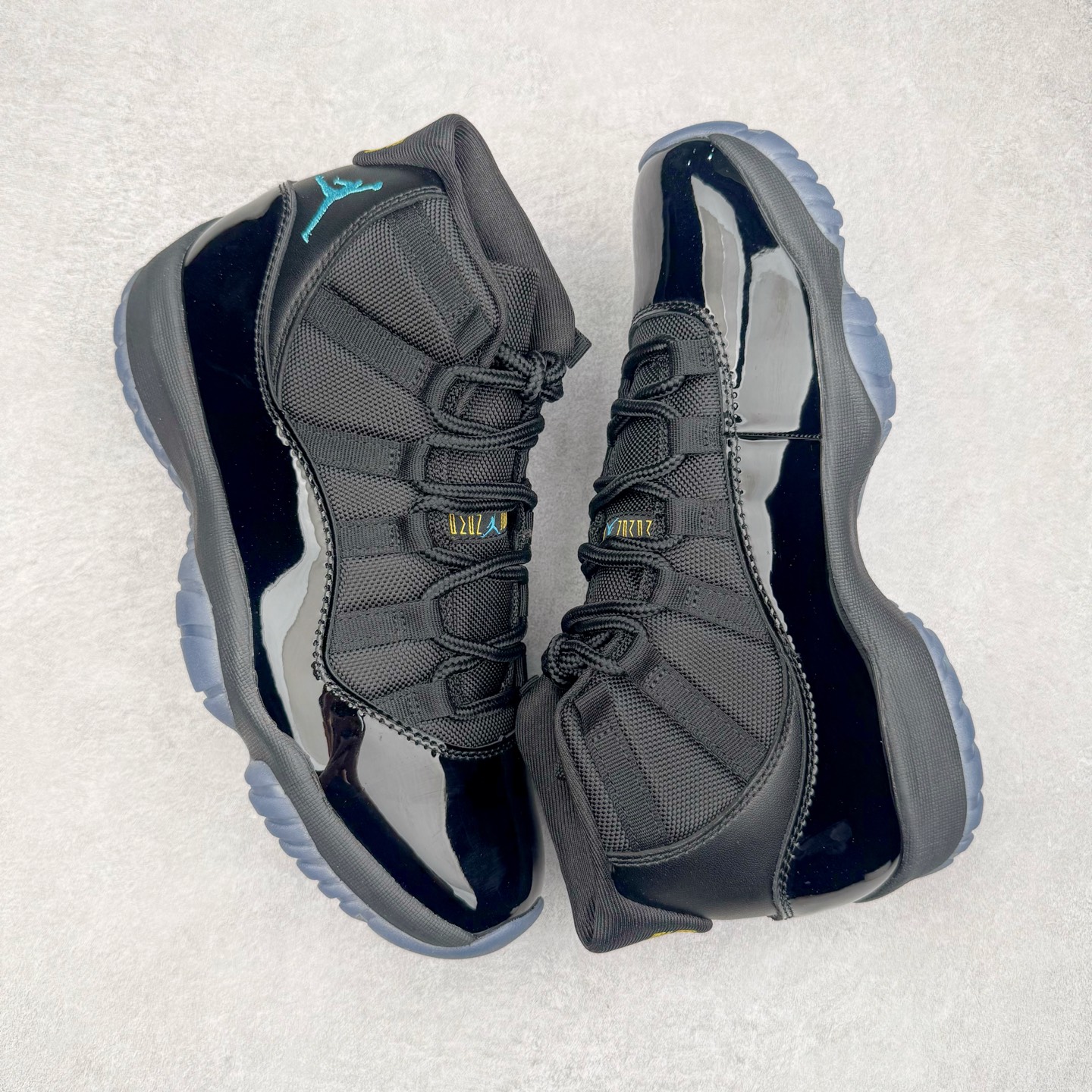 图片[3]-＃KZ神版 Air Jordan AJ11 Retro High Gamma Blue 高帮系列 复刻伽马蓝 CT8012-047 市场中端王者 耗时半年巨作 全套原纸板楦头开发 确保原汁原味 完美呈现11代版型 此版本只针对中端市场 皮料材质有所更替 其他数据细节工艺流程均保持一致绝不口嗨 细节品控鞋型随意秒杀市面3XX 原楦原档案数据开模打造 原厂中底拉帮钢印 原厂进口漆皮 防冻不开裂 原装鞋撑 水晶大底正确色度色泽 原楦原数据刺绣 原厂车缝走线及对位 毫厘不差 飞人logo采用原数据电脑刺绣 原装正品碳纤维真实碳板 增强抗扭 原内标 原盒标 正确官方原盒 防氧化水晶外底 原厂配套全掌solo气垫 进口港宝加持 后跟自然饱满 全鞋荧光划线卡点 追求极致完美 每一双都是工艺品 多重QC质检 超越公司货的品控标准 实实在在的免检产品 尺码：36 36.5 37.5 38 38.5 39 40 40.5 41 42 42.5 43 44 44.5 45 46 47.5-选品中心