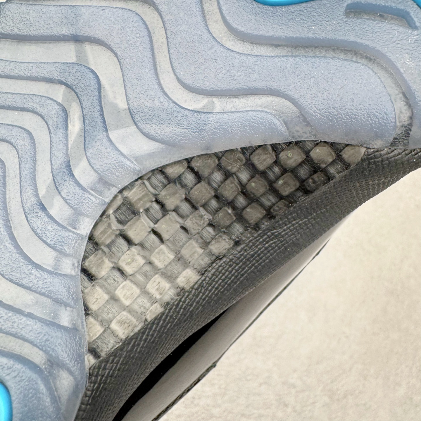 图片[20]-＃KZ神版 Air Jordan AJ11 Retro High Gamma Blue 高帮系列 复刻伽马蓝 CT8012-047 市场中端王者 耗时半年巨作 全套原纸板楦头开发 确保原汁原味 完美呈现11代版型 此版本只针对中端市场 皮料材质有所更替 其他数据细节工艺流程均保持一致绝不口嗨 细节品控鞋型随意秒杀市面3XX 原楦原档案数据开模打造 原厂中底拉帮钢印 原厂进口漆皮 防冻不开裂 原装鞋撑 水晶大底正确色度色泽 原楦原数据刺绣 原厂车缝走线及对位 毫厘不差 飞人logo采用原数据电脑刺绣 原装正品碳纤维真实碳板 增强抗扭 原内标 原盒标 正确官方原盒 防氧化水晶外底 原厂配套全掌solo气垫 进口港宝加持 后跟自然饱满 全鞋荧光划线卡点 追求极致完美 每一双都是工艺品 多重QC质检 超越公司货的品控标准 实实在在的免检产品 尺码：36 36.5 37.5 38 38.5 39 40 40.5 41 42 42.5 43 44 44.5 45 46 47.5-选品中心