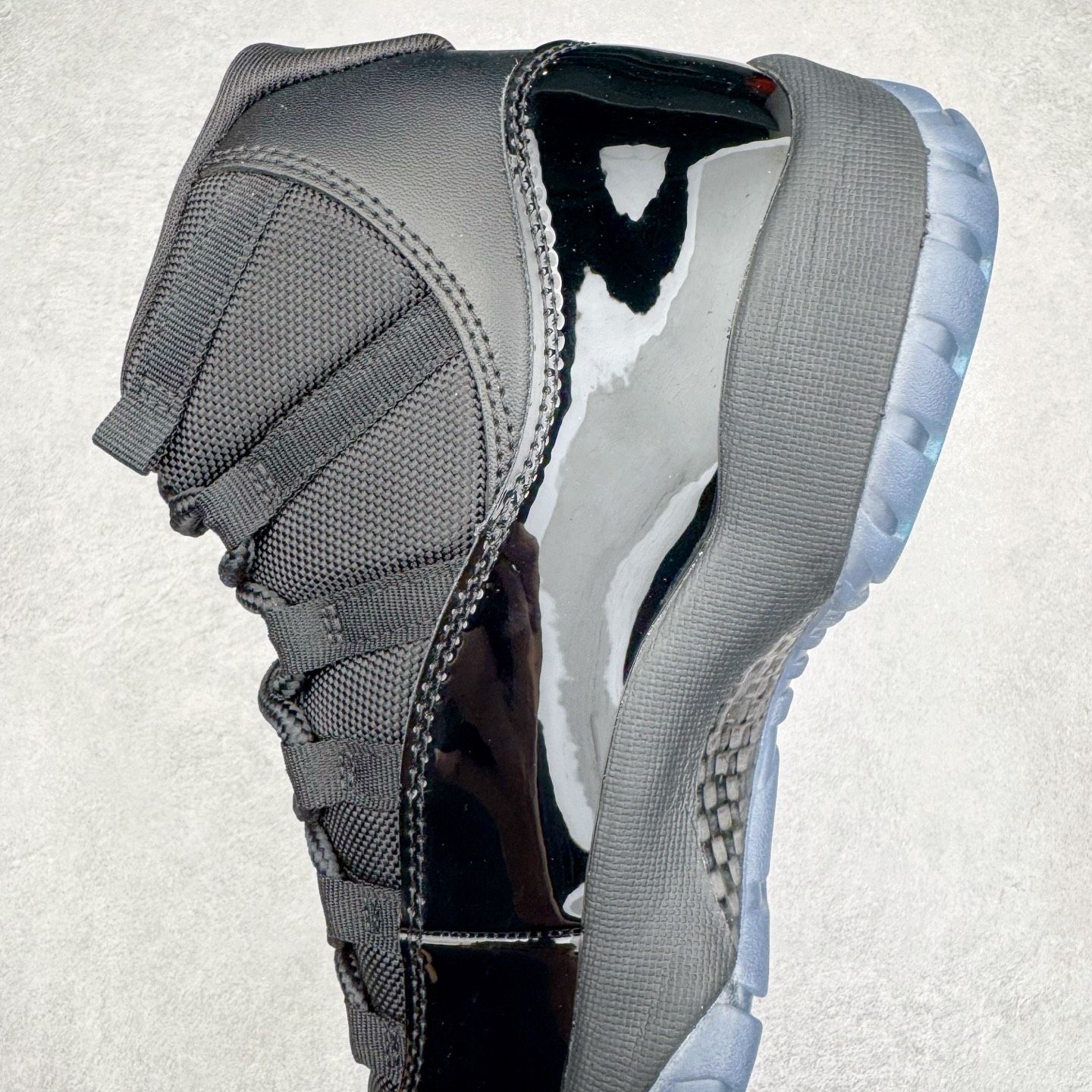 图片[7]-＃KZ神版 Air Jordan AJ11 Retro High Gamma Blue 高帮系列 复刻伽马蓝 CT8012-047 市场中端王者 耗时半年巨作 全套原纸板楦头开发 确保原汁原味 完美呈现11代版型 此版本只针对中端市场 皮料材质有所更替 其他数据细节工艺流程均保持一致绝不口嗨 细节品控鞋型随意秒杀市面3XX 原楦原档案数据开模打造 原厂中底拉帮钢印 原厂进口漆皮 防冻不开裂 原装鞋撑 水晶大底正确色度色泽 原楦原数据刺绣 原厂车缝走线及对位 毫厘不差 飞人logo采用原数据电脑刺绣 原装正品碳纤维真实碳板 增强抗扭 原内标 原盒标 正确官方原盒 防氧化水晶外底 原厂配套全掌solo气垫 进口港宝加持 后跟自然饱满 全鞋荧光划线卡点 追求极致完美 每一双都是工艺品 多重QC质检 超越公司货的品控标准 实实在在的免检产品 尺码：36 36.5 37.5 38 38.5 39 40 40.5 41 42 42.5 43 44 44.5 45 46 47.5-选品中心