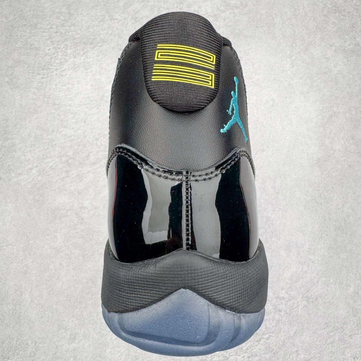 图片[8]-＃KZ神版 Air Jordan AJ11 Retro High Gamma Blue 高帮系列 复刻伽马蓝 CT8012-047 市场中端王者 耗时半年巨作 全套原纸板楦头开发 确保原汁原味 完美呈现11代版型 此版本只针对中端市场 皮料材质有所更替 其他数据细节工艺流程均保持一致绝不口嗨 细节品控鞋型随意秒杀市面3XX 原楦原档案数据开模打造 原厂中底拉帮钢印 原厂进口漆皮 防冻不开裂 原装鞋撑 水晶大底正确色度色泽 原楦原数据刺绣 原厂车缝走线及对位 毫厘不差 飞人logo采用原数据电脑刺绣 原装正品碳纤维真实碳板 增强抗扭 原内标 原盒标 正确官方原盒 防氧化水晶外底 原厂配套全掌solo气垫 进口港宝加持 后跟自然饱满 全鞋荧光划线卡点 追求极致完美 每一双都是工艺品 多重QC质检 超越公司货的品控标准 实实在在的免检产品 尺码：36 36.5 37.5 38 38.5 39 40 40.5 41 42 42.5 43 44 44.5 45 46 47.5-选品中心