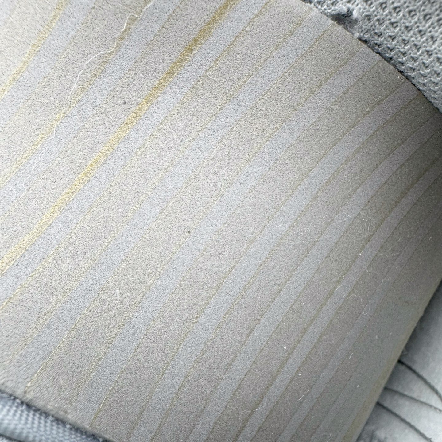 图片[18]-＃YC纯原 NK Dunk Low 无冕之王 WG0508-040 此款以极简白魂打底，磨砂质感拼接哑光皮革，视觉层次如双押韵脚，灰色Swoosh划破旋律爆点，不张扬，却藏不住高级感。粗粝绑绳诠释解构美学，致敬街头文化反叛精神。后跟「KING OF HIPHOP」烙印宣言，致敬地下舞台的隐形冠军。定制系列天花板 无原鞋不开发 全系列得物原鞋一比一校对开发 配色持续更新中 终端对接 优势输出 全套原厂楦头原纸板数据档案倾力打造 原汁原味莞产 极致还原 圈内最强针车工艺 高端零售指定版 广东原厂配套原盒原标 鞋盒分三个尺码段 原厂冲刀 超高清洁度 全鞋零毛边皮料切割 采用原厂百宏鞋带以及原厂百宏织唛舌标 内标可供原厂几率过验 进口原装条纹中底布 四线拉帮白色点胶 原厂拉帮手法遵循公司 原厂电绣 极致还原 尺码：36 36.5 37.5 38 38.5 39 40 40.5 41 42 42.5 43 44 44.5 45 46-选品中心