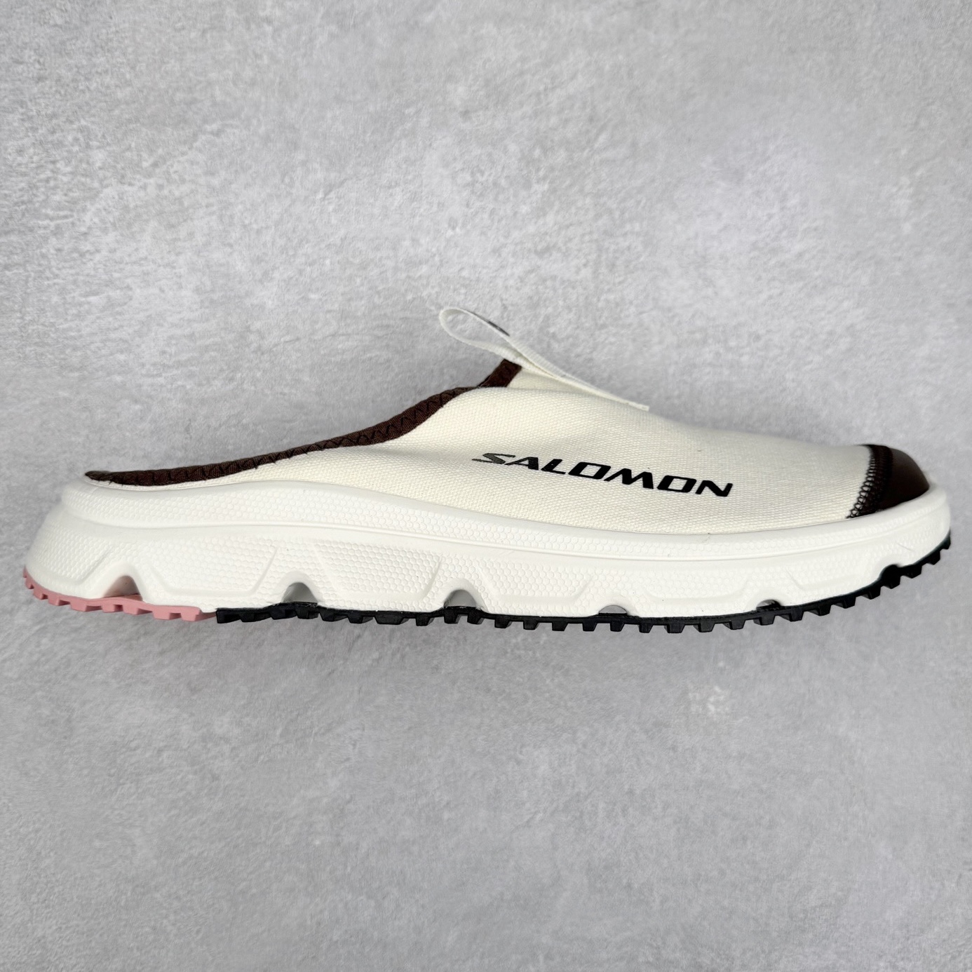 ＃GX SALOMON萨洛蒙 RX Slide 3.0 CANVAS 舒适柔软 防滑包头拖鞋 男女同款 SALOMON诞生于1947年的法国阿尔卑斯山区，全球知名的户外运动品牌。一直致力于推动滑雪、越野跑等山地运动的发展及产品的进步。其产品设计致力于追求创新和发掘产品的性能极限，帮助喜欢自由的人在山地间不断挑战自我。实拍调校N版已经零色差零失真 百分百还原实物色彩所见即所得 不存在货不对板色差等低级问题 选购参考实物拍摄 不混卖不参货 只用心做好货严格选品 承诺混一赔十 尺码：36 36.5 37.5 38 38.5 39 40 40.5 41 42 42.5 43 44 44.5 45-选品中心