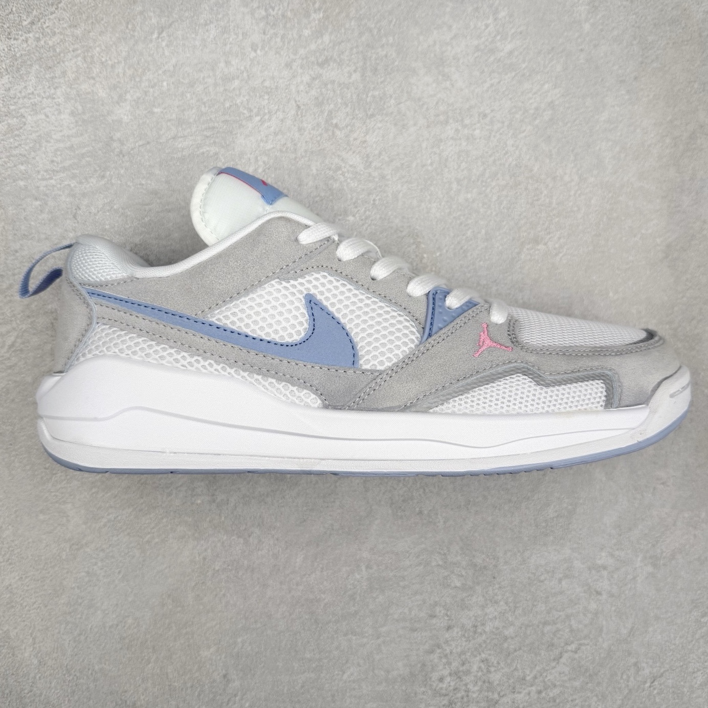 Jordan CMFT Era 时尚舒适 耐磨 低帮 复古篮球鞋 实拍调校N版已经零色差零失真 百分百还原实物色彩所见即所得 不存在货不对板色差等低级问题 选购参考实物拍摄 不混卖不参货 只用心做好货严格选品 承诺混一赔十 尺码：36 36.5 37.5 38 38.5 39 40 40.5 41 42 42.5 43 44 44.5 45 46-选品中心