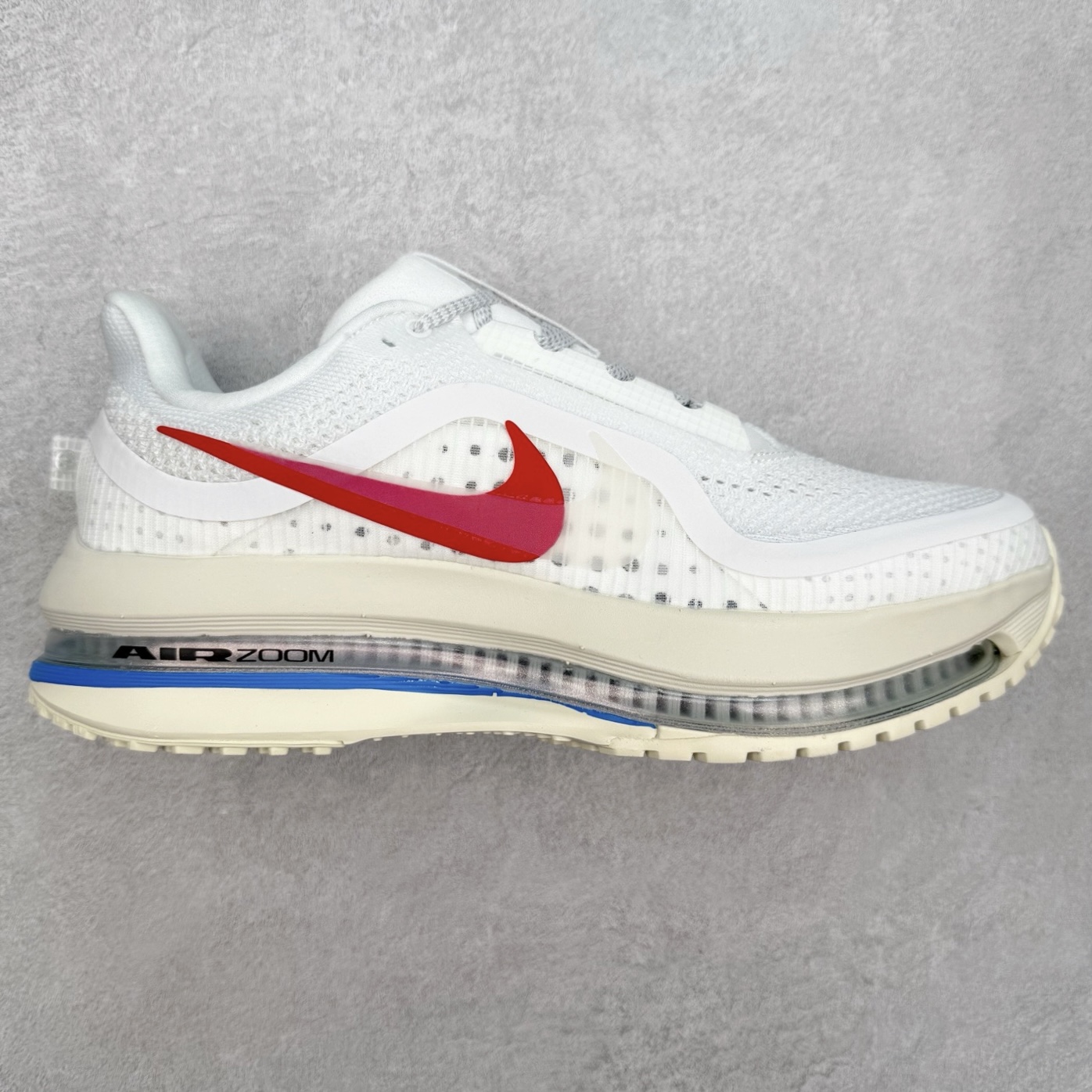 ＃纯原 NK Pegasus Premium 飞马全掌气垫跑步运动鞋 IH7347-111 气垫的究极进化 NIKE 2025S 新王炸 • 在特有Air科技加持下，耐克带来全新Pegasus Premium。这款跑鞋在传承耐克飞马（Pegasus）系列标志性的缓震功能的同时，将首次搭载耐克的塑型可视化Air Zoom气垫单元。• 塑型Air Zoom气垫单元贴合脚部的自然轮廓，帮助跑者在从后跟到脚趾的过渡中能够有效传递力量，带来一种前所未有的轻盈、顺畅回馈体验。中底采用ZoomX泡绵，后跟则使用ReactX泡绵，为跑者提供稳定流畅的推进感。• 塑型可视化Air Zoom气垫单元和精心配置的泡绵组合，让Pegasus Premium成为耐克飞马系列中颇具能量回馈的鞋款。• 全新Pegasus Premium不仅展示了耐克势头强劲的创新周期，证明了其特有的Air科技的强大实力，更体现了耐克倾听和服务运动员的能力。尺码：36 36.5 37.5 38 38.5 39 40 40.5 41 42 42.5 43 44 44.5 45-选品中心