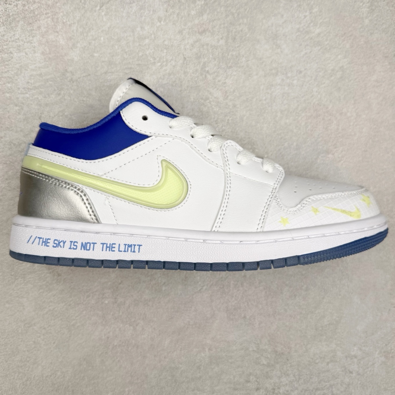 ＃K版 Air Jordan AJ1 Low 低帮 HJ9955-100 全新流水线出品 DT版本唯一平替选择 市场第二梯队最强版 全部原鞋开发 原楦原纸板开发 全鞋电脑针车 原厂内置全掌气垫 原盒内在原标 唯一Zp原版鞋带绑法 免检产品 全新2022版型 全头层皮料 完美零毛边处理 原厂配置全掌气垫 价格定位良心 几十个配色陆续出货 实拍调校N版已经零色差零失真 百分百还原实物色彩所见即所得 不存在货不对板色差等低级问题 选购参考实物拍摄 不混卖不参货 只用心做好货严格选品 承诺混一赔十 尺码：36 36.5 37.5 38 38.5 39 40 40.5 41 42 42.5 43 44 44.5 45-选品中心