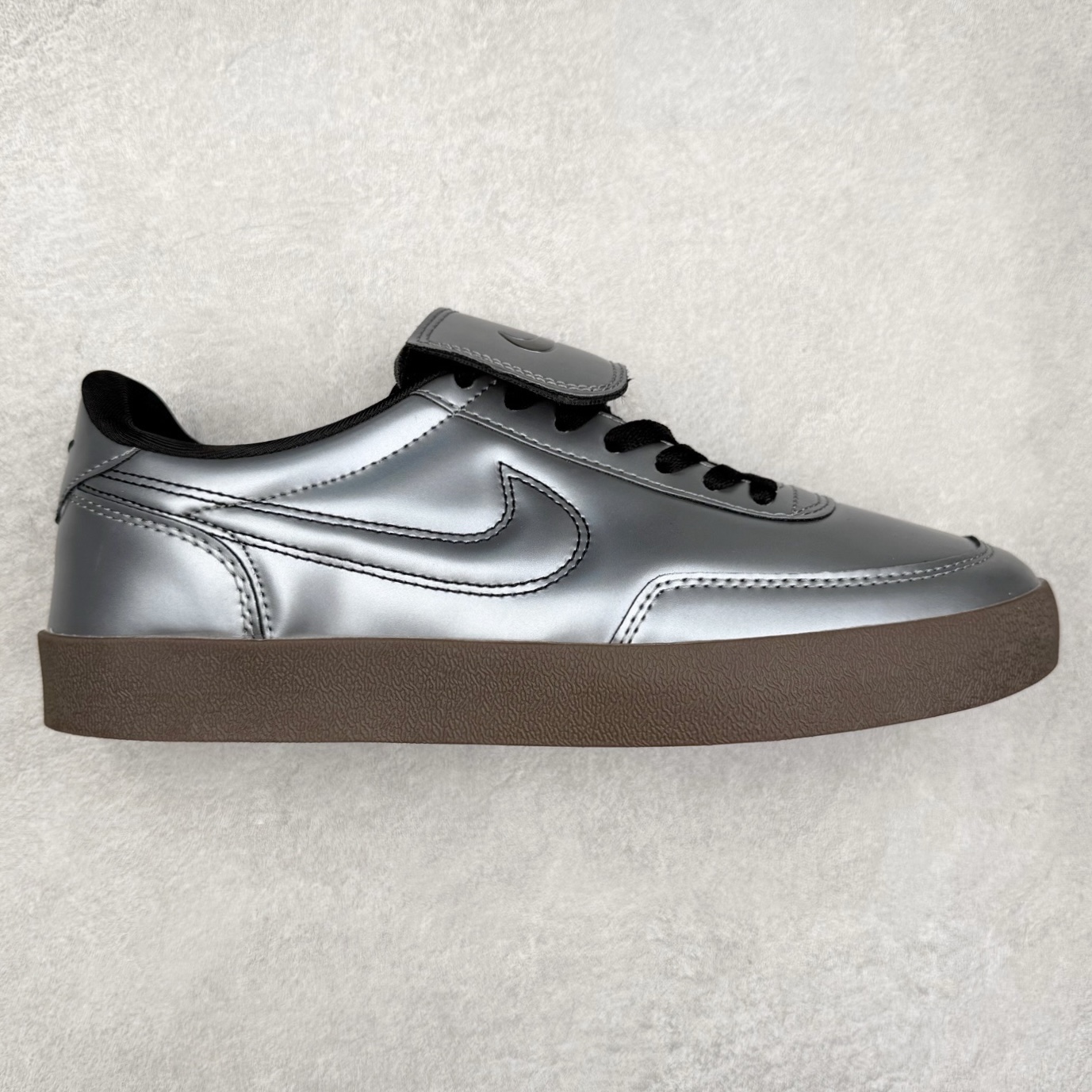 J.Crew x NK Killshot II Leather 联名复古板鞋 IM4842-099 采用米白色皮革制作鞋身 Swoosh 点缀其中 最后搭载棕色生胶大底 流露出满满的复古气气息 尺码：36 36.5 37.5 38 38.5 39 40 40.5 41 42 42.5 43 44 44.5 45-选品中心