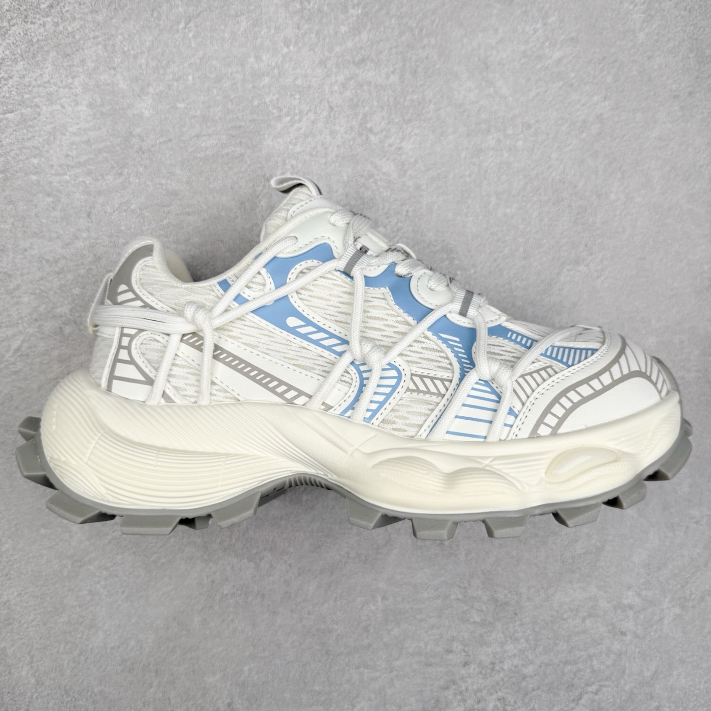 GG-CC Chunky Low休闲运动厚底增高老爹鞋 广东大厂出品 完美细节 25ss春季新款厚底增高 大长腿 时髦look轻松定格 不费力展现率性氛围 高档银盒 酷帅机能风不规则设计大底 双鞋带拼色造型设计 轻便舒适百搭 GGCC厚底增高简直就是小个子的快乐!不管怎么搭都好看~尺码:35 36 37 38 39 40-选品中心