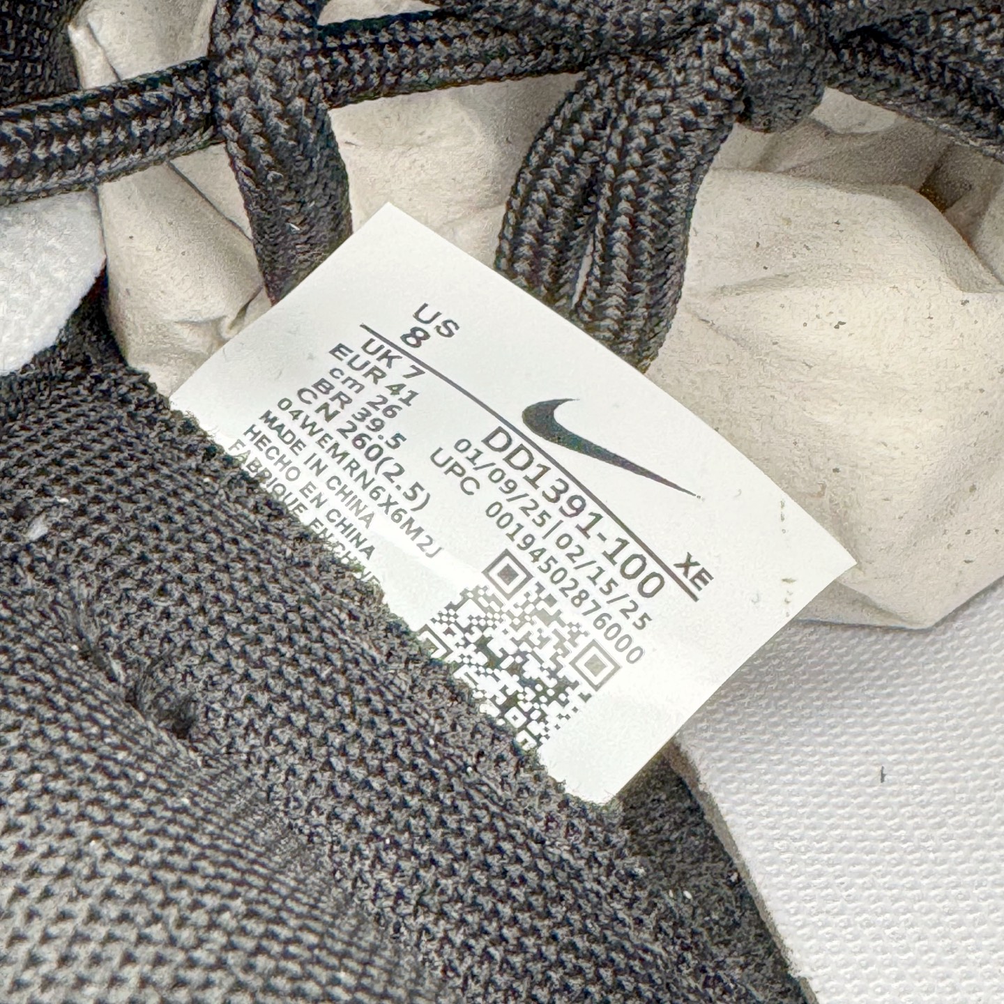 图片[11]-＃YC纯原 NK Dunk Low 死神曼巴 DD1391-100 此款以经典黑白美学为主色调，鞋面撞色泼墨如毒液侵蚀，自带破坏美学，每一笔都是不可复制的野性。蛇鳞Swoosh暗藏冷血锋芒，像曼巴突袭的残影，艺术张力拉满。后跟细节烙印「Black Mamba」彩蛋，直击曼巴信徒灵魂，机能、街头、高街全场景适配，一双鞋搞定所有穿搭名场面，踩街即引爆回头率！定制系列天花板 无原鞋不开发 全系列得物原鞋一比一校对开发 配色持续更新中 终端对接 优势输出 全套原厂楦头原纸板数据档案倾力打造 原汁原味莞产 极致还原 圈内最强针车工艺 高端零售指定版 广东原厂配套原盒原标 鞋盒分三个尺码段 原厂冲刀 超高清洁度 全鞋零毛边皮料切割 采用原厂百宏鞋带以及原厂百宏织唛舌标 内标可供原厂几率过验 进口原装条纹中底布 四线拉帮白色点胶 原厂拉帮手法遵循公司 原厂电绣 极致还原 尺码：36 36.5 37.5 38 38.5 39 40 40.5 41 42 42.5 43 44 44.5 45 46-选品中心