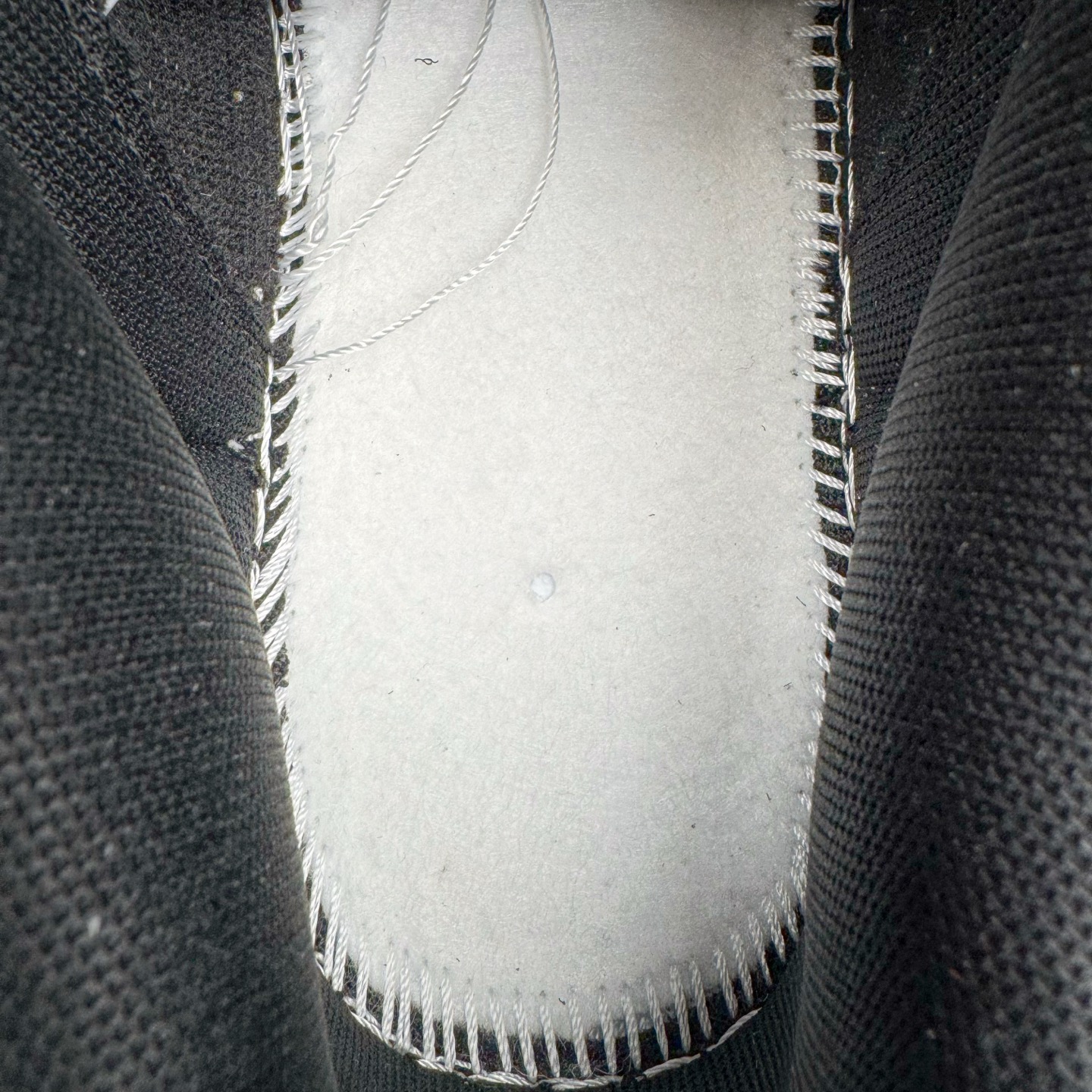 图片[10]-＃YC纯原 NK Dunk Low 死神曼巴 DD1391-100 此款以经典黑白美学为主色调，鞋面撞色泼墨如毒液侵蚀，自带破坏美学，每一笔都是不可复制的野性。蛇鳞Swoosh暗藏冷血锋芒，像曼巴突袭的残影，艺术张力拉满。后跟细节烙印「Black Mamba」彩蛋，直击曼巴信徒灵魂，机能、街头、高街全场景适配，一双鞋搞定所有穿搭名场面，踩街即引爆回头率！定制系列天花板 无原鞋不开发 全系列得物原鞋一比一校对开发 配色持续更新中 终端对接 优势输出 全套原厂楦头原纸板数据档案倾力打造 原汁原味莞产 极致还原 圈内最强针车工艺 高端零售指定版 广东原厂配套原盒原标 鞋盒分三个尺码段 原厂冲刀 超高清洁度 全鞋零毛边皮料切割 采用原厂百宏鞋带以及原厂百宏织唛舌标 内标可供原厂几率过验 进口原装条纹中底布 四线拉帮白色点胶 原厂拉帮手法遵循公司 原厂电绣 极致还原 尺码：36 36.5 37.5 38 38.5 39 40 40.5 41 42 42.5 43 44 44.5 45 46-选品中心