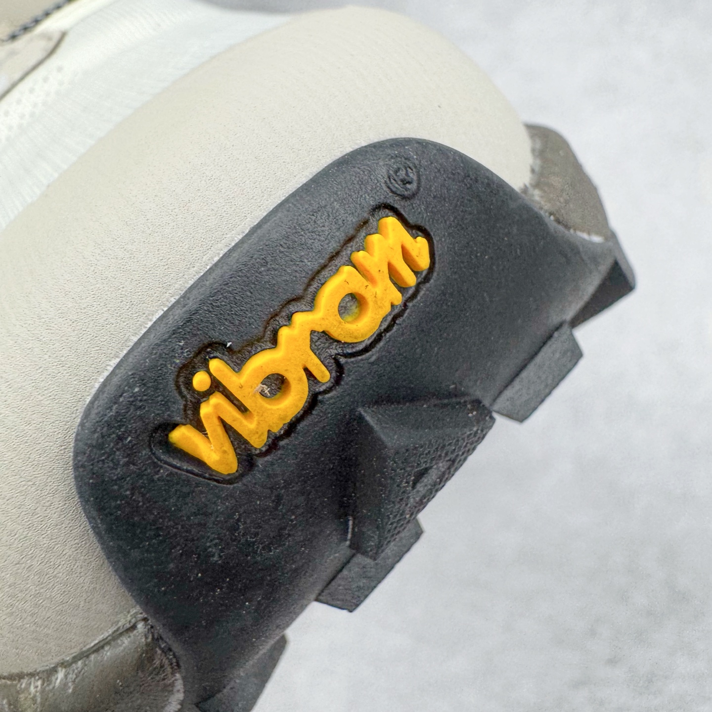 图片[13]-凯乐石 KAILAS FUGA EX3 BOA 25款舒适缓冲徒步 织物TPU减震防滑透气包裹性轻便低帮 超强抓地力越野跑步鞋 KAILAS凯乐石品牌是全球三大全系攀登品牌之一，于2003年创立于中国广州，致力于为有攀登梦想的户外运动员及爱好者，研发制造功能性专业装备，满足他们在极限环境下安全舒适的需求，凯乐石专注于科技面料的开发及专业功能设计，产品线覆盖登山、攀岩、徒步、越野跑山、露营、旅行等多项户外运动，通过运动员的测试反馈，不断进化迭代，产品荣获国内外大奖71座，发明专利21个，更突破性的自主研发攀登器械，打造出中国的攀登硬实力。实拍调校N版已经零色差零失真 百分百还原实物色彩所见即所得 不存在货不对板色差等低级问题 选购参考实物拍摄 不混卖不参货 只用心做好货严格选品 承诺混一赔十 尺码：36 36.5 37.5 38 38.5 39 40 40.5 41 42 42.5 43 44 44.5 45-选品中心