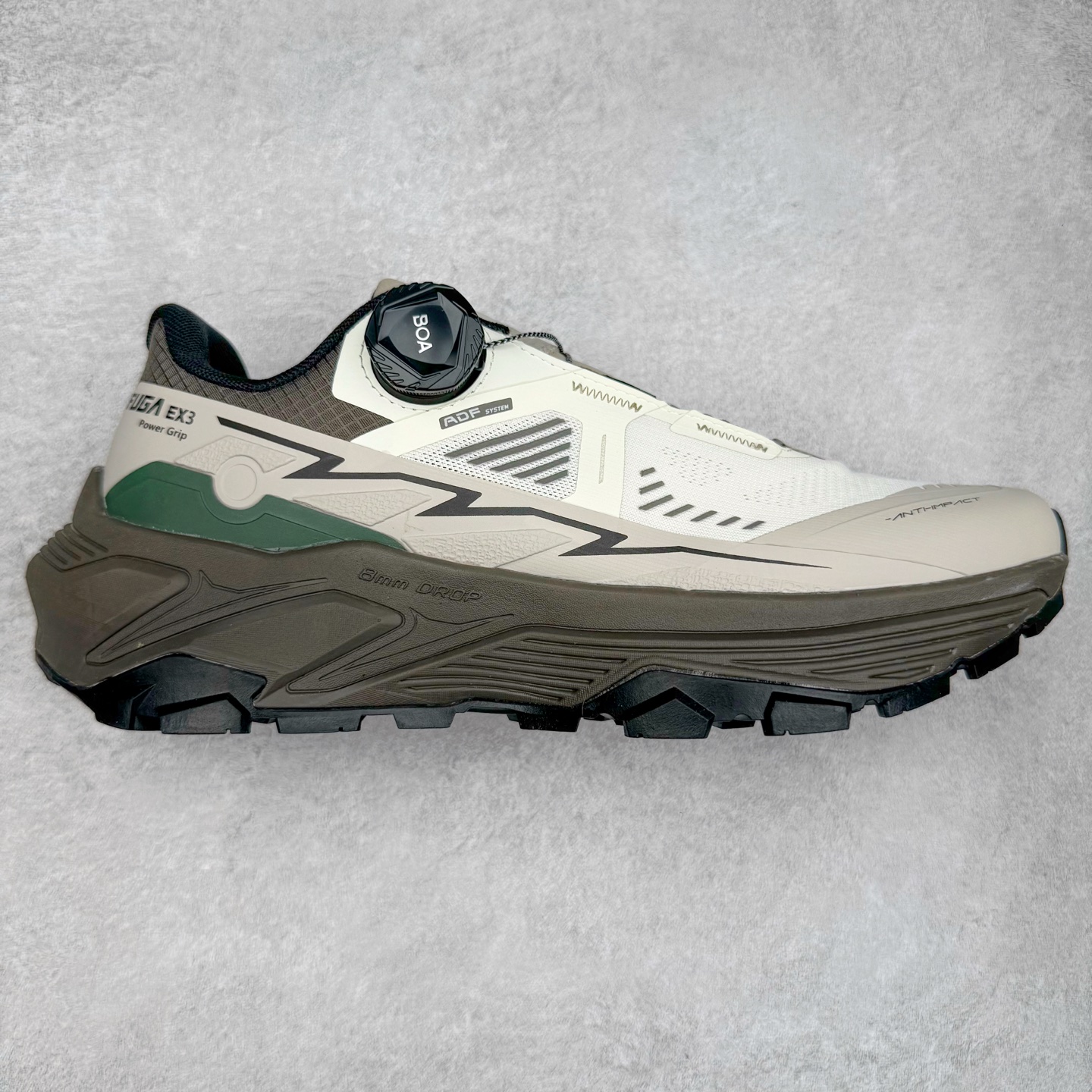 凯乐石 KAILAS FUGA EX3 BOA 25款舒适缓冲徒步 织物TPU减震防滑透气包裹性轻便低帮 超强抓地力越野跑步鞋 KAILAS凯乐石品牌是全球三大全系攀登品牌之一，于2003年创立于中国广州，致力于为有攀登梦想的户外运动员及爱好者，研发制造功能性专业装备，满足他们在极限环境下安全舒适的需求，凯乐石专注于科技面料的开发及专业功能设计，产品线覆盖登山、攀岩、徒步、越野跑山、露营、旅行等多项户外运动，通过运动员的测试反馈，不断进化迭代，产品荣获国内外大奖71座，发明专利21个，更突破性的自主研发攀登器械，打造出中国的攀登硬实力。实拍调校N版已经零色差零失真 百分百还原实物色彩所见即所得 不存在货不对板色差等低级问题 选购参考实物拍摄 不混卖不参货 只用心做好货严格选品 承诺混一赔十 尺码：36 36.5 37.5 38 38.5 39 40 40.5 41 42 42.5 43 44 44.5 45-选品中心