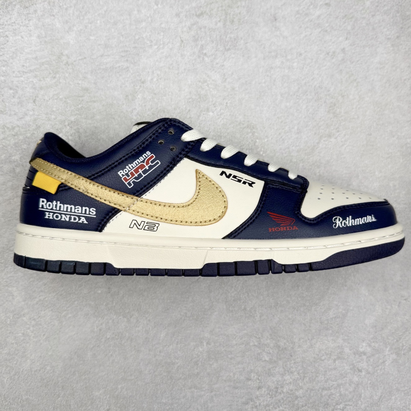 ＃纯原福利 NK Dunk Low 定制配色 大厂出品 极力推荐 原装头层材料 独家版型蒸餾加工帶來的是更好的视觉和脚感体验大厂纯原品质出货 清洁度 电绣工艺 皮料切割干净无任何毛边 细节完美 尺码：36 36.5 37.5 38 38.5 39 40 40.5 41 42 42.5 43 44 44.5 45-选品中心