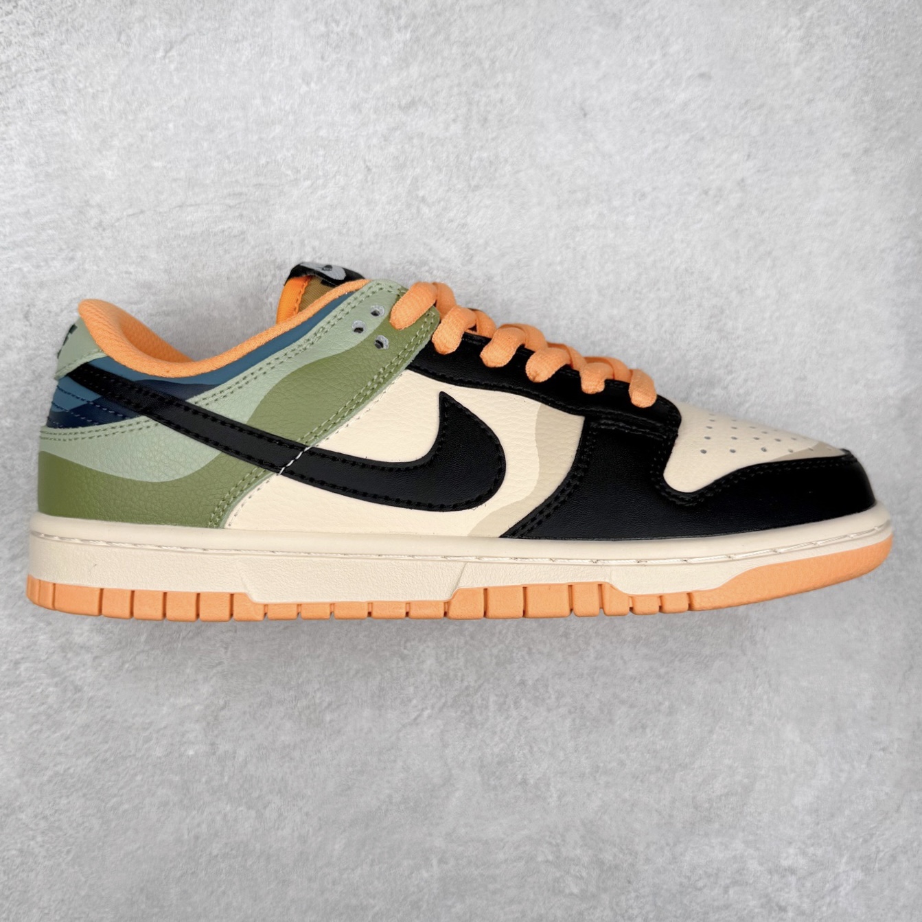 ＃纯原福利 NK Dunk Low 定制配色 大厂出品 极力推荐 原装头层材料 独家版型蒸餾加工帶來的是更好的视觉和脚感体验大厂纯原品质出货 清洁度 电绣工艺 皮料切割干净无任何毛边 细节完美 尺码：36 36.5 37.5 38 38.5 39 40 40.5 41 42 42.5 43 44 44.5 45-选品中心