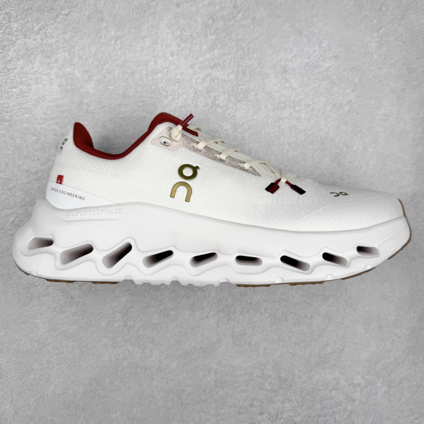 On Cloudtilt 昂跑减震生活休闲鞋 此运动品牌 开创于2010年 缓震着陆、强效回弹、轻柔质感的设计构思始终是ON研制关键 与此同时基于“为全球提供革新性的跑步感受”信念 陆续推出了多款跑鞋及其以专业运动人体跑步工程学为设计关键的功能性跑步服饰设备 让跑者不费力气地畅快畅跑 尺码：36 36.5 37.5 38 38.5 39 40 40.5 41 42 42.5 43 44 44.5 45-选品中心