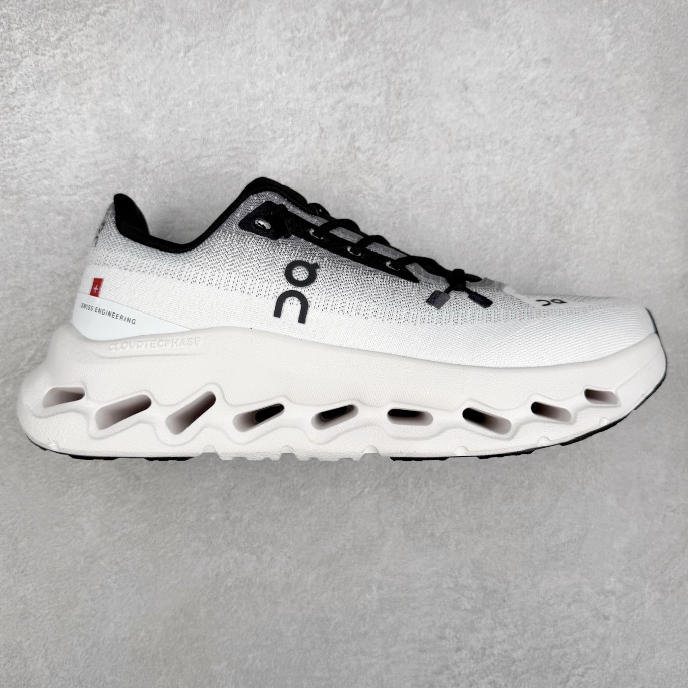 On Cloudtilt 昂跑减震生活休闲鞋 此运动品牌 开创于2010年 缓震着陆、强效回弹、轻柔质感的设计构思始终是ON研制关键 与此同时基于“为全球提供革新性的跑步感受”信念 陆续推出了多款跑鞋及其以专业运动人体跑步工程学为设计关键的功能性跑步服饰设备 让跑者不费力气地畅快畅跑 尺码：36 36.5 37.5 38 38.5 39 40 40.5 41 42 42.5 43 44 44.5 45-选品中心