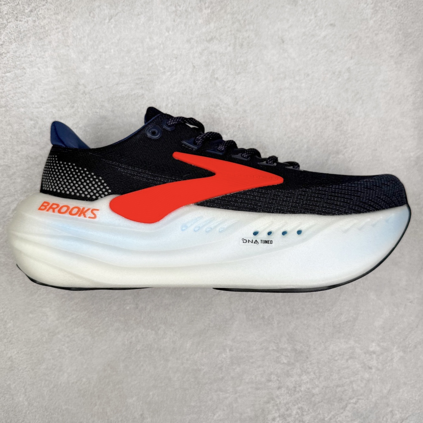 Brooks布鲁克斯 Glycerin max 舒适简约防滑耐磨 低帮跑步鞋 实拍调校N版已经零色差零失真 百分百还原实物色彩所见即所得 不存在货不对板色差等低级问题 选购参考实物拍摄 不混卖不参货 只用心做好货严格选品 承诺混一赔十 尺码：36 36.5 37.5 38 38.5 39 40 40.5 41 42 42.5 43 44 44.5 45-选品中心