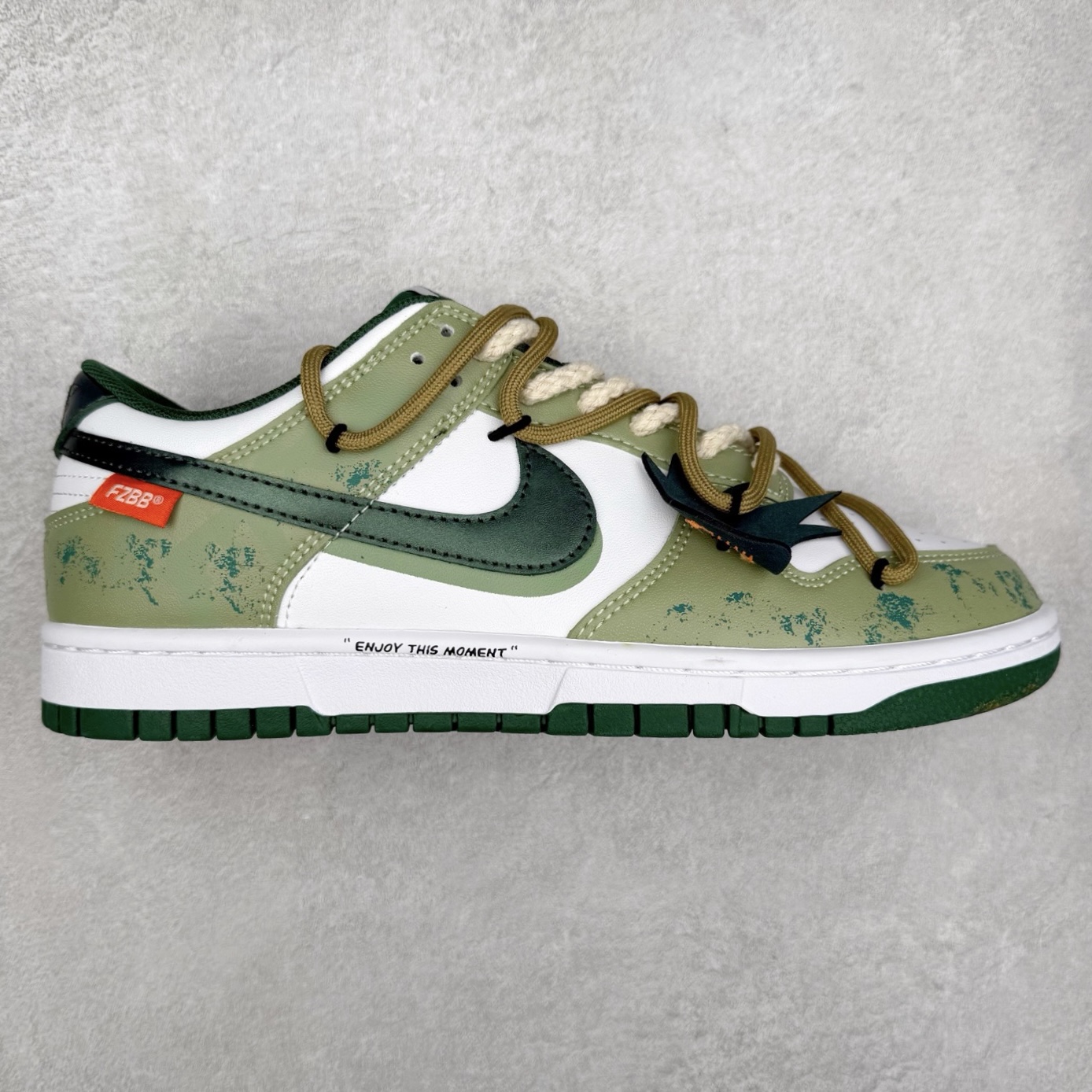 NK Dunk Low DD1391-100 定制系列天花板 无原鞋不开发 全系列得物原鞋一比一校对开发 配色持续更新中 终端对接 优势输出 全套原厂楦头原纸板数据档案倾力打造 原汁原味莞产 极致还原 圈内最强针车工艺 高端零售指定版 广东原厂配套原盒原标 鞋盒分三个尺码段 原厂冲刀 超高清洁度 全鞋零毛边皮料切割 采用原厂百宏鞋带以及原厂百宏织唛舌标 内标可供原厂几率过验 进口原装条纹中底布 四线拉帮白色点胶 原厂拉帮手法遵循公司 原厂电绣 极致还原 尺码：36 36.5 37.5 38 38.5 39 40 40.5 41 42 42.5 43 44 44.5 45 46-选品中心