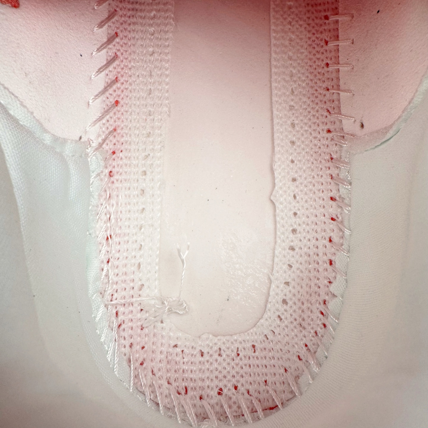 图片[19]-＃纯原 MONTBLANC/万宝龙 x Altra CARBON Man 舒适时尚简约百搭透气跑步鞋 2009年，长跑精英运动员Golden Harper在美国犹他州创立了“Altra Footwear”，跑鞋特点是采用舒适的FootShape™M（很适鞋楦）设计和独特的BalancedCushioning™（平衡缓冲）技术，帮助遭受伤病困扰的跑者回归跑步，从而迅速积累起良好的口碑。2011年品牌迅速发展，屡获大奖。2015年开始不仅占据全美跑鞋前十，足迹更是遍布全球。2016年Altra正式进入中国市场，凭借独特的品牌风格以及出色的性能表现，三年来获得越来越多普通跑者的喜爱。销售业绩增长迅速，成为中国越野跑市场占有量前三的跑鞋品牌。实拍调校N版已经零色差零失真 百分百还原实物色彩所见即所得 不存在货不对板色差等低级问题 选购参考实物拍摄 不混卖不参货 只用心做好货严格选品 承诺混一赔十 尺码：39 40 40.5 41 42 42.5 43 44 44.5 45 46-选品中心