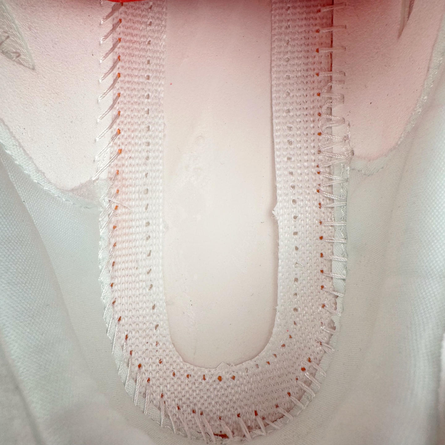 图片[21]-＃纯原 MONTBLANC/万宝龙 x Altra CARBON Man 舒适时尚简约百搭透气跑步鞋 2009年，长跑精英运动员Golden Harper在美国犹他州创立了“Altra Footwear”，跑鞋特点是采用舒适的FootShape™M（很适鞋楦）设计和独特的BalancedCushioning™（平衡缓冲）技术，帮助遭受伤病困扰的跑者回归跑步，从而迅速积累起良好的口碑。2011年品牌迅速发展，屡获大奖。2015年开始不仅占据全美跑鞋前十，足迹更是遍布全球。2016年Altra正式进入中国市场，凭借独特的品牌风格以及出色的性能表现，三年来获得越来越多普通跑者的喜爱。销售业绩增长迅速，成为中国越野跑市场占有量前三的跑鞋品牌。实拍调校N版已经零色差零失真 百分百还原实物色彩所见即所得 不存在货不对板色差等低级问题 选购参考实物拍摄 不混卖不参货 只用心做好货严格选品 承诺混一赔十 尺码：39 40 40.5 41 42 42.5 43 44 44.5 45 46-选品中心