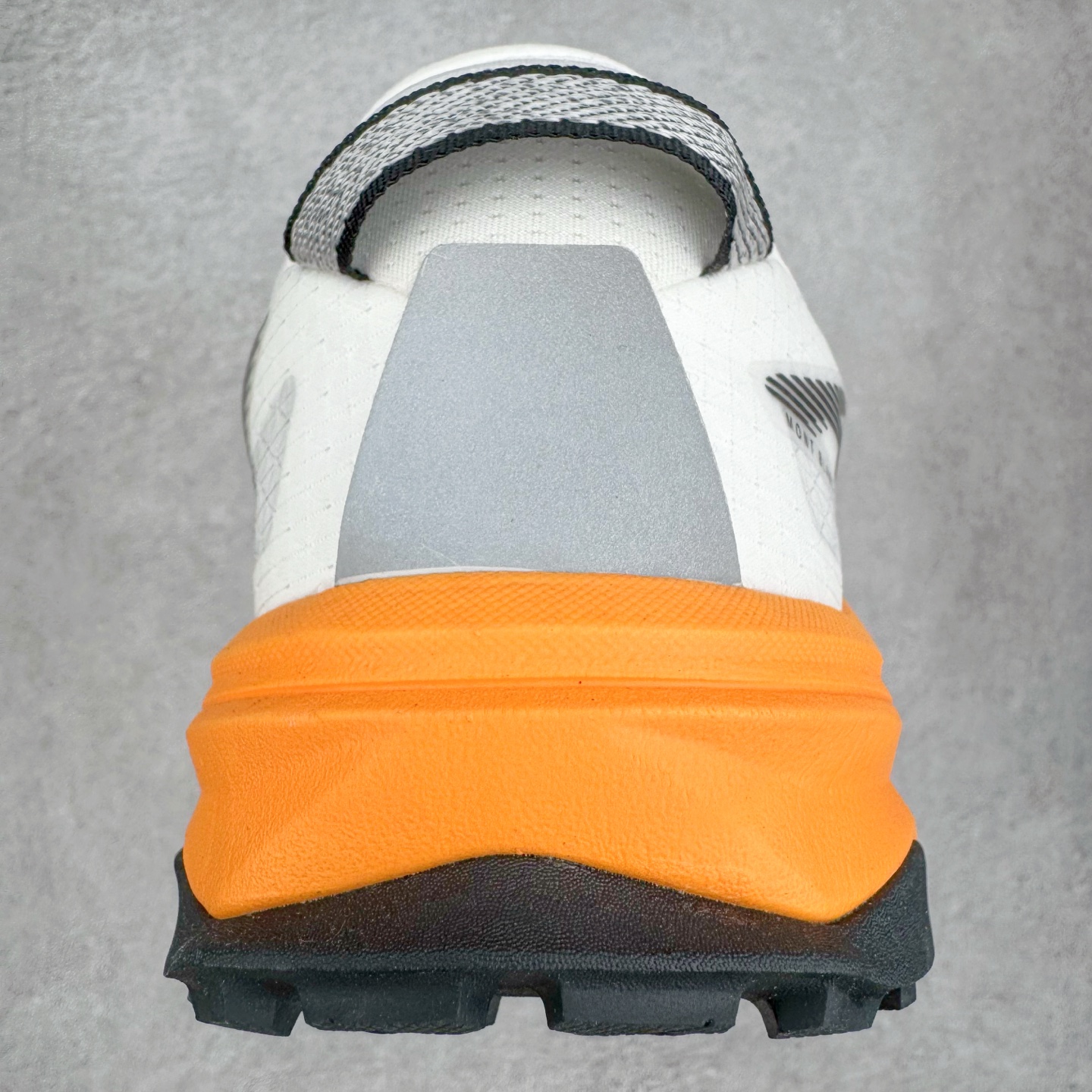 图片[8]-＃纯原 MONTBLANC/万宝龙 x Altra CARBON Man 舒适时尚简约百搭透气跑步鞋 2009年，长跑精英运动员Golden Harper在美国犹他州创立了“Altra Footwear”，跑鞋特点是采用舒适的FootShape™M（很适鞋楦）设计和独特的BalancedCushioning™（平衡缓冲）技术，帮助遭受伤病困扰的跑者回归跑步，从而迅速积累起良好的口碑。2011年品牌迅速发展，屡获大奖。2015年开始不仅占据全美跑鞋前十，足迹更是遍布全球。2016年Altra正式进入中国市场，凭借独特的品牌风格以及出色的性能表现，三年来获得越来越多普通跑者的喜爱。销售业绩增长迅速，成为中国越野跑市场占有量前三的跑鞋品牌。实拍调校N版已经零色差零失真 百分百还原实物色彩所见即所得 不存在货不对板色差等低级问题 选购参考实物拍摄 不混卖不参货 只用心做好货严格选品 承诺混一赔十 尺码：39 40 40.5 41 42 42.5 43 44 44.5 45 46-选品中心