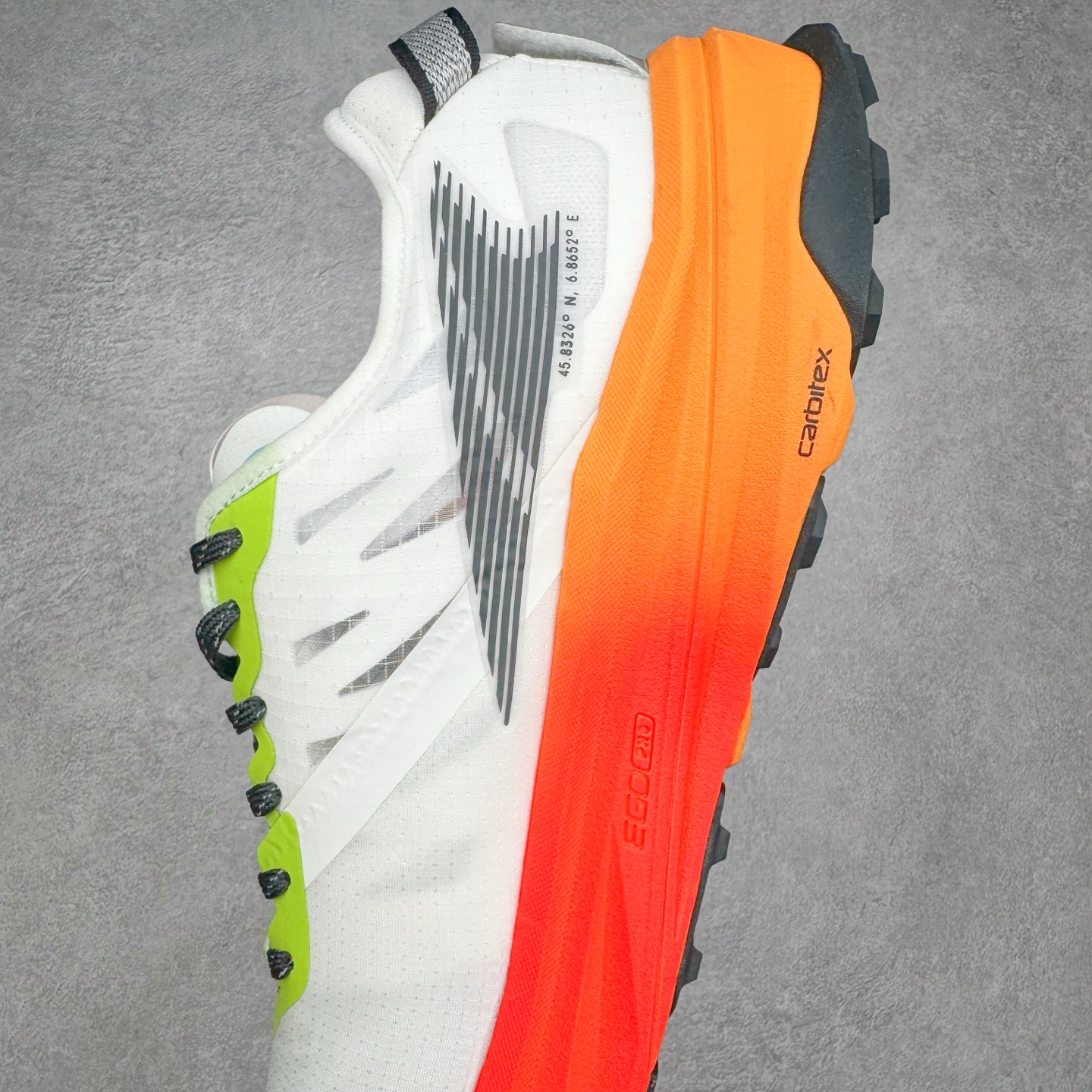 图片[7]-＃纯原 MONTBLANC/万宝龙 x Altra CARBON Man 舒适时尚简约百搭透气跑步鞋 2009年，长跑精英运动员Golden Harper在美国犹他州创立了“Altra Footwear”，跑鞋特点是采用舒适的FootShape™M（很适鞋楦）设计和独特的BalancedCushioning™（平衡缓冲）技术，帮助遭受伤病困扰的跑者回归跑步，从而迅速积累起良好的口碑。2011年品牌迅速发展，屡获大奖。2015年开始不仅占据全美跑鞋前十，足迹更是遍布全球。2016年Altra正式进入中国市场，凭借独特的品牌风格以及出色的性能表现，三年来获得越来越多普通跑者的喜爱。销售业绩增长迅速，成为中国越野跑市场占有量前三的跑鞋品牌。实拍调校N版已经零色差零失真 百分百还原实物色彩所见即所得 不存在货不对板色差等低级问题 选购参考实物拍摄 不混卖不参货 只用心做好货严格选品 承诺混一赔十 尺码：39 40 40.5 41 42 42.5 43 44 44.5 45 46-选品中心