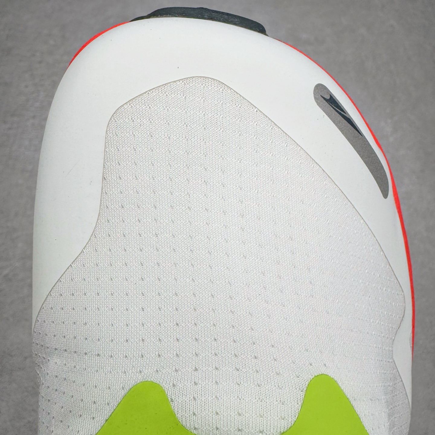 图片[14]-＃纯原 MONTBLANC/万宝龙 x Altra CARBON Man 舒适时尚简约百搭透气跑步鞋 2009年，长跑精英运动员Golden Harper在美国犹他州创立了“Altra Footwear”，跑鞋特点是采用舒适的FootShape™M（很适鞋楦）设计和独特的BalancedCushioning™（平衡缓冲）技术，帮助遭受伤病困扰的跑者回归跑步，从而迅速积累起良好的口碑。2011年品牌迅速发展，屡获大奖。2015年开始不仅占据全美跑鞋前十，足迹更是遍布全球。2016年Altra正式进入中国市场，凭借独特的品牌风格以及出色的性能表现，三年来获得越来越多普通跑者的喜爱。销售业绩增长迅速，成为中国越野跑市场占有量前三的跑鞋品牌。实拍调校N版已经零色差零失真 百分百还原实物色彩所见即所得 不存在货不对板色差等低级问题 选购参考实物拍摄 不混卖不参货 只用心做好货严格选品 承诺混一赔十 尺码：39 40 40.5 41 42 42.5 43 44 44.5 45 46-选品中心