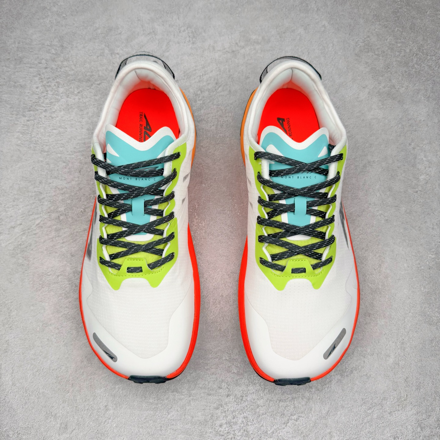 图片[2]-＃纯原 MONTBLANC/万宝龙 x Altra CARBON Man 舒适时尚简约百搭透气跑步鞋 2009年，长跑精英运动员Golden Harper在美国犹他州创立了“Altra Footwear”，跑鞋特点是采用舒适的FootShape™M（很适鞋楦）设计和独特的BalancedCushioning™（平衡缓冲）技术，帮助遭受伤病困扰的跑者回归跑步，从而迅速积累起良好的口碑。2011年品牌迅速发展，屡获大奖。2015年开始不仅占据全美跑鞋前十，足迹更是遍布全球。2016年Altra正式进入中国市场，凭借独特的品牌风格以及出色的性能表现，三年来获得越来越多普通跑者的喜爱。销售业绩增长迅速，成为中国越野跑市场占有量前三的跑鞋品牌。实拍调校N版已经零色差零失真 百分百还原实物色彩所见即所得 不存在货不对板色差等低级问题 选购参考实物拍摄 不混卖不参货 只用心做好货严格选品 承诺混一赔十 尺码：39 40 40.5 41 42 42.5 43 44 44.5 45 46-选品中心