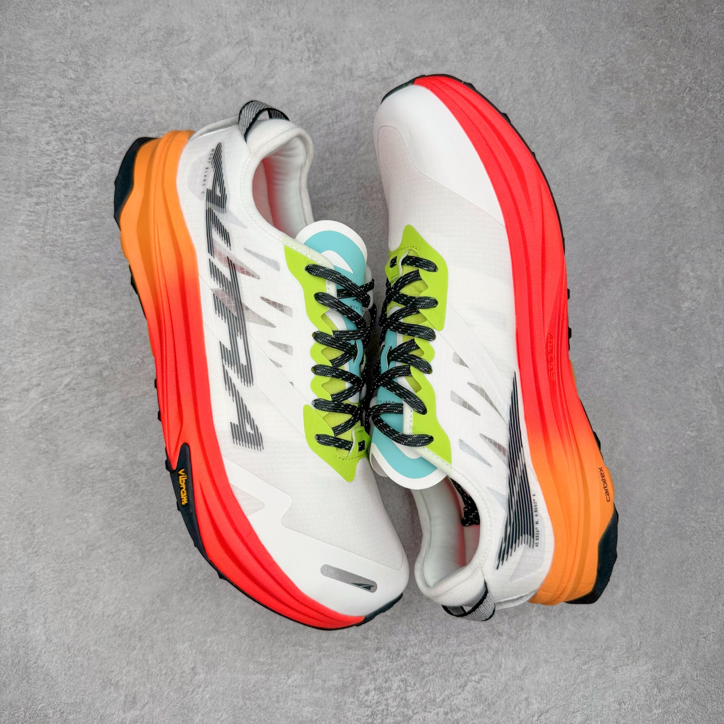 图片[3]-＃纯原 MONTBLANC/万宝龙 x Altra CARBON Man 舒适时尚简约百搭透气跑步鞋 2009年，长跑精英运动员Golden Harper在美国犹他州创立了“Altra Footwear”，跑鞋特点是采用舒适的FootShape™M（很适鞋楦）设计和独特的BalancedCushioning™（平衡缓冲）技术，帮助遭受伤病困扰的跑者回归跑步，从而迅速积累起良好的口碑。2011年品牌迅速发展，屡获大奖。2015年开始不仅占据全美跑鞋前十，足迹更是遍布全球。2016年Altra正式进入中国市场，凭借独特的品牌风格以及出色的性能表现，三年来获得越来越多普通跑者的喜爱。销售业绩增长迅速，成为中国越野跑市场占有量前三的跑鞋品牌。实拍调校N版已经零色差零失真 百分百还原实物色彩所见即所得 不存在货不对板色差等低级问题 选购参考实物拍摄 不混卖不参货 只用心做好货严格选品 承诺混一赔十 尺码：39 40 40.5 41 42 42.5 43 44 44.5 45 46-选品中心