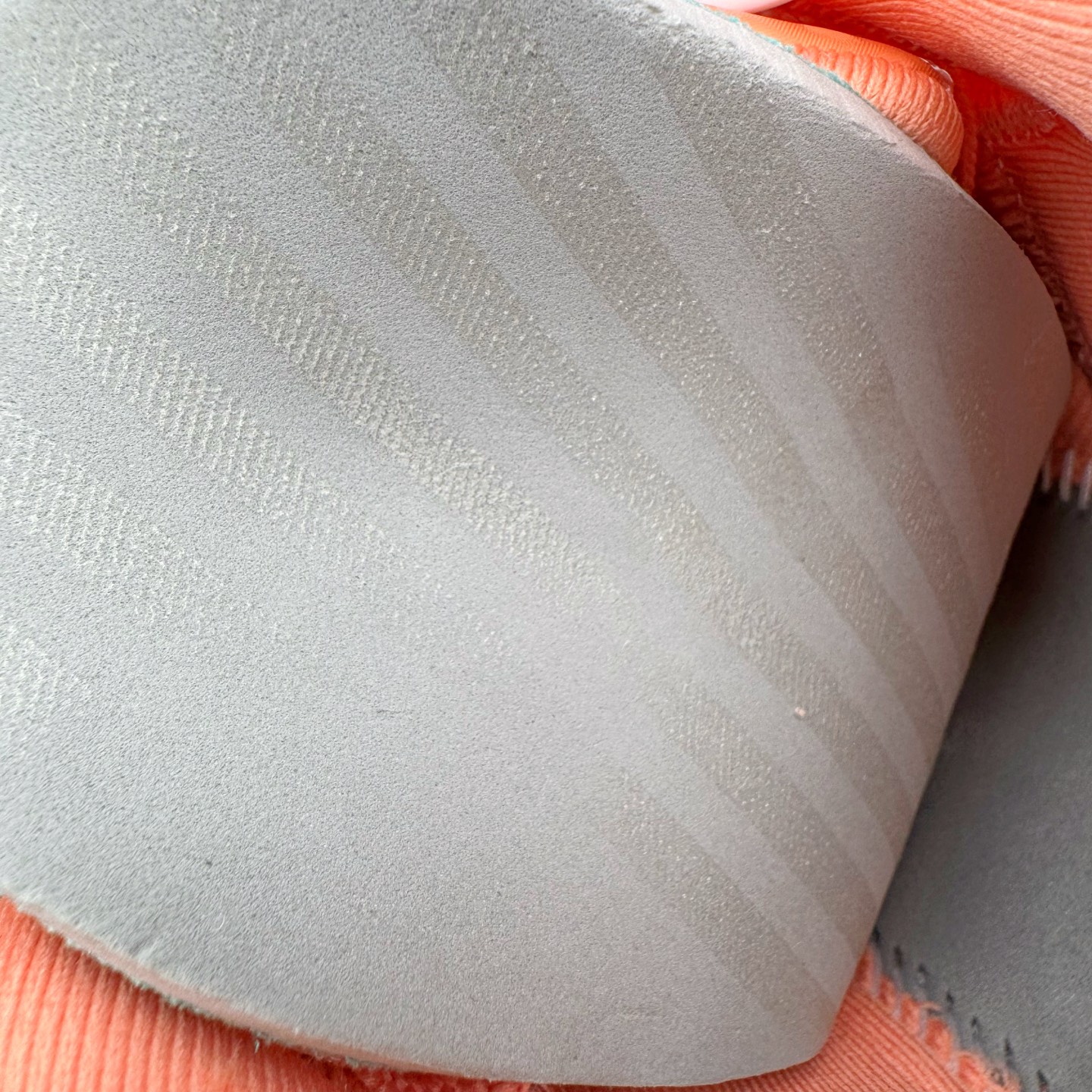 图片[11]-＃Max/灭世 NK Sabrina 2 萨布丽娜二代签名减震防滑低帮篮球鞋 FZ1517-801 革新登场🌪🔝颠覆革新出货‼️缓震配置独家革新！实战属性直接拉满👊🏻实战天花板上限再度提升！实战亲测-性能体验吊打国产同价位鞋款 ⚫️前掌扇形zoom➕增配中足抗扭片➕增配后掌马蹄ZOOM气垫（正品仅配置前掌扇形zoom） 完美解决 正品抗扭不足问题 ⚫️采用科比5代鞋楦以及龙骨数据打造！前后落差仅6mm！小科5实至名归！ ⚫️鞋身➕鞋头增配高频补强层，提升鞋头以及脚踝支撑性 ⚫️鞋垫采用高弹缓震垫材质-磨合一场直接贴合脚型☑️ ⚫️外底加厚2mm，升级止滑配方，磨合一次，抓地原地起飞 后卫旗舰有且只在灭世纯原（支持市场任意货品正面PK） 真材实料，肉眼可见！革新升级绝非空穴来风！灭世纯原内外兼修，用态度诠释最强实战货品👊🏻 尺码：39-46（尺码建议：标准亚洲楦 无需大半码）-选品中心