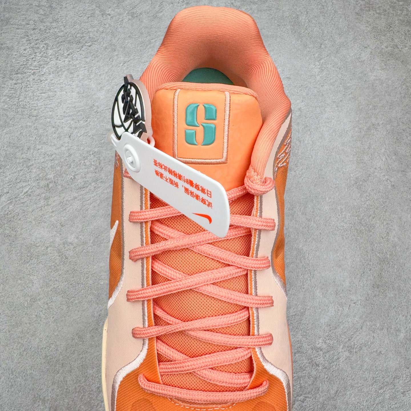 图片[5]-＃Max/灭世 NK Sabrina 2 萨布丽娜二代签名减震防滑低帮篮球鞋 FZ1517-801 革新登场🌪🔝颠覆革新出货‼️缓震配置独家革新！实战属性直接拉满👊🏻实战天花板上限再度提升！实战亲测-性能体验吊打国产同价位鞋款 ⚫️前掌扇形zoom➕增配中足抗扭片➕增配后掌马蹄ZOOM气垫（正品仅配置前掌扇形zoom） 完美解决 正品抗扭不足问题 ⚫️采用科比5代鞋楦以及龙骨数据打造！前后落差仅6mm！小科5实至名归！ ⚫️鞋身➕鞋头增配高频补强层，提升鞋头以及脚踝支撑性 ⚫️鞋垫采用高弹缓震垫材质-磨合一场直接贴合脚型☑️ ⚫️外底加厚2mm，升级止滑配方，磨合一次，抓地原地起飞 后卫旗舰有且只在灭世纯原（支持市场任意货品正面PK） 真材实料，肉眼可见！革新升级绝非空穴来风！灭世纯原内外兼修，用态度诠释最强实战货品👊🏻 尺码：39-46（尺码建议：标准亚洲楦 无需大半码）-选品中心