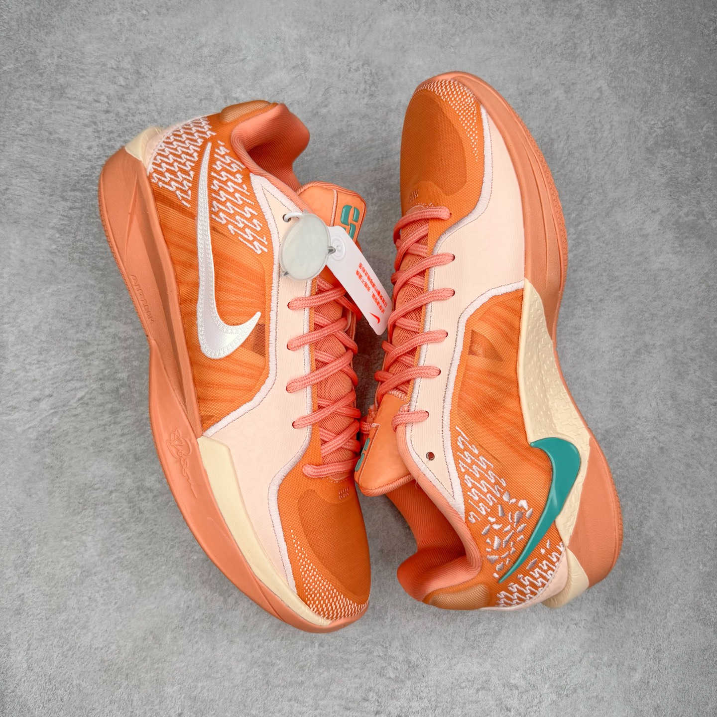 图片[3]-＃Max/灭世 NK Sabrina 2 萨布丽娜二代签名减震防滑低帮篮球鞋 FZ1517-801 革新登场🌪🔝颠覆革新出货‼️缓震配置独家革新！实战属性直接拉满👊🏻实战天花板上限再度提升！实战亲测-性能体验吊打国产同价位鞋款 ⚫️前掌扇形zoom➕增配中足抗扭片➕增配后掌马蹄ZOOM气垫（正品仅配置前掌扇形zoom） 完美解决 正品抗扭不足问题 ⚫️采用科比5代鞋楦以及龙骨数据打造！前后落差仅6mm！小科5实至名归！ ⚫️鞋身➕鞋头增配高频补强层，提升鞋头以及脚踝支撑性 ⚫️鞋垫采用高弹缓震垫材质-磨合一场直接贴合脚型☑️ ⚫️外底加厚2mm，升级止滑配方，磨合一次，抓地原地起飞 后卫旗舰有且只在灭世纯原（支持市场任意货品正面PK） 真材实料，肉眼可见！革新升级绝非空穴来风！灭世纯原内外兼修，用态度诠释最强实战货品👊🏻 尺码：39-46（尺码建议：标准亚洲楦 无需大半码）-选品中心