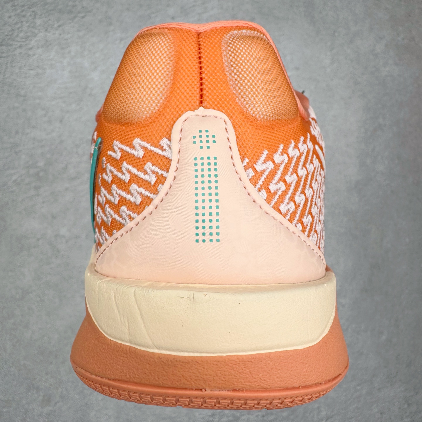 图片[8]-＃Max/灭世 NK Sabrina 2 萨布丽娜二代签名减震防滑低帮篮球鞋 FZ1517-801 革新登场🌪🔝颠覆革新出货‼️缓震配置独家革新！实战属性直接拉满👊🏻实战天花板上限再度提升！实战亲测-性能体验吊打国产同价位鞋款 ⚫️前掌扇形zoom➕增配中足抗扭片➕增配后掌马蹄ZOOM气垫（正品仅配置前掌扇形zoom） 完美解决 正品抗扭不足问题 ⚫️采用科比5代鞋楦以及龙骨数据打造！前后落差仅6mm！小科5实至名归！ ⚫️鞋身➕鞋头增配高频补强层，提升鞋头以及脚踝支撑性 ⚫️鞋垫采用高弹缓震垫材质-磨合一场直接贴合脚型☑️ ⚫️外底加厚2mm，升级止滑配方，磨合一次，抓地原地起飞 后卫旗舰有且只在灭世纯原（支持市场任意货品正面PK） 真材实料，肉眼可见！革新升级绝非空穴来风！灭世纯原内外兼修，用态度诠释最强实战货品👊🏻 尺码：39-46（尺码建议：标准亚洲楦 无需大半码）-选品中心