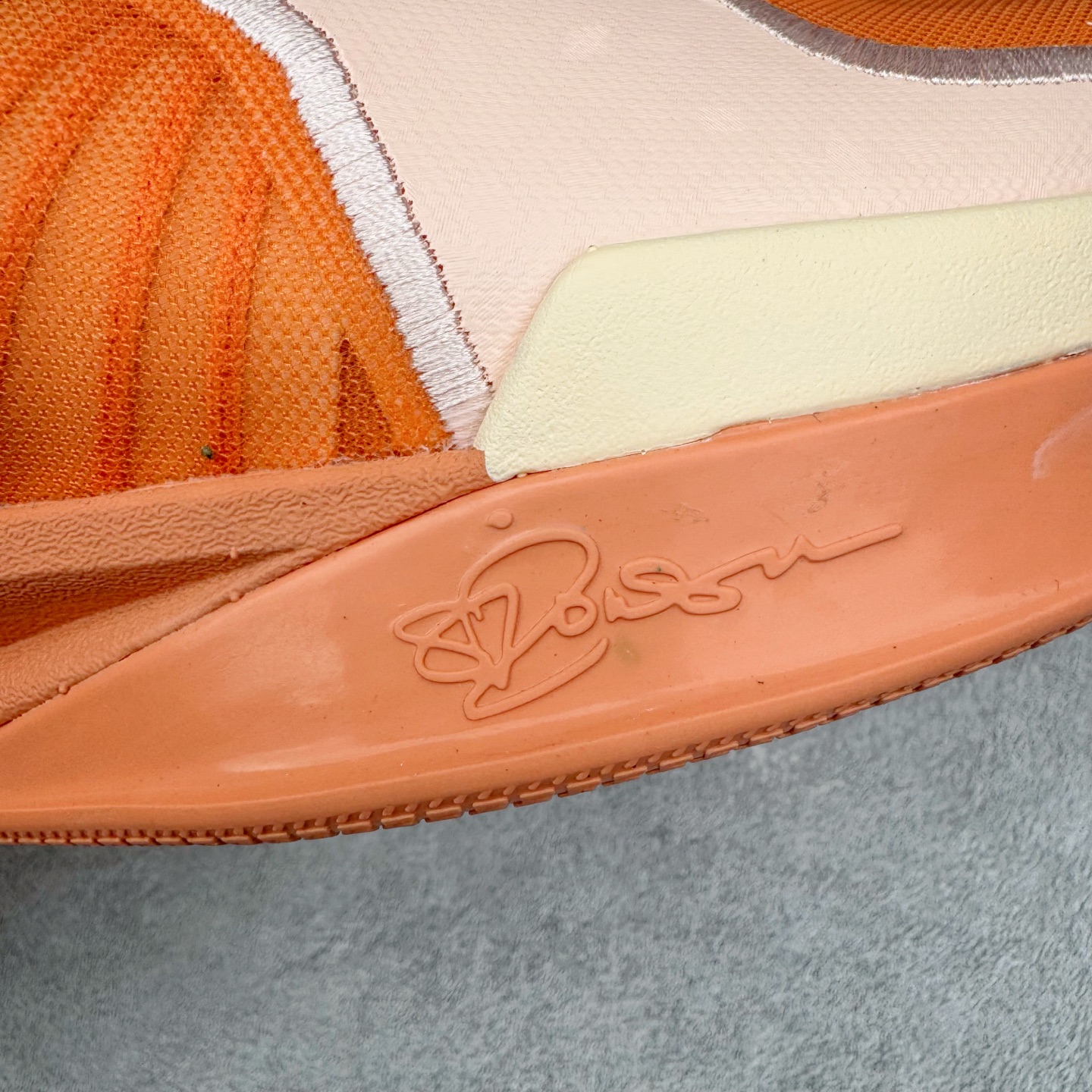 图片[18]-＃Max/灭世 NK Sabrina 2 萨布丽娜二代签名减震防滑低帮篮球鞋 FZ1517-801 革新登场🌪🔝颠覆革新出货‼️缓震配置独家革新！实战属性直接拉满👊🏻实战天花板上限再度提升！实战亲测-性能体验吊打国产同价位鞋款 ⚫️前掌扇形zoom➕增配中足抗扭片➕增配后掌马蹄ZOOM气垫（正品仅配置前掌扇形zoom） 完美解决 正品抗扭不足问题 ⚫️采用科比5代鞋楦以及龙骨数据打造！前后落差仅6mm！小科5实至名归！ ⚫️鞋身➕鞋头增配高频补强层，提升鞋头以及脚踝支撑性 ⚫️鞋垫采用高弹缓震垫材质-磨合一场直接贴合脚型☑️ ⚫️外底加厚2mm，升级止滑配方，磨合一次，抓地原地起飞 后卫旗舰有且只在灭世纯原（支持市场任意货品正面PK） 真材实料，肉眼可见！革新升级绝非空穴来风！灭世纯原内外兼修，用态度诠释最强实战货品👊🏻 尺码：39-46（尺码建议：标准亚洲楦 无需大半码）-选品中心