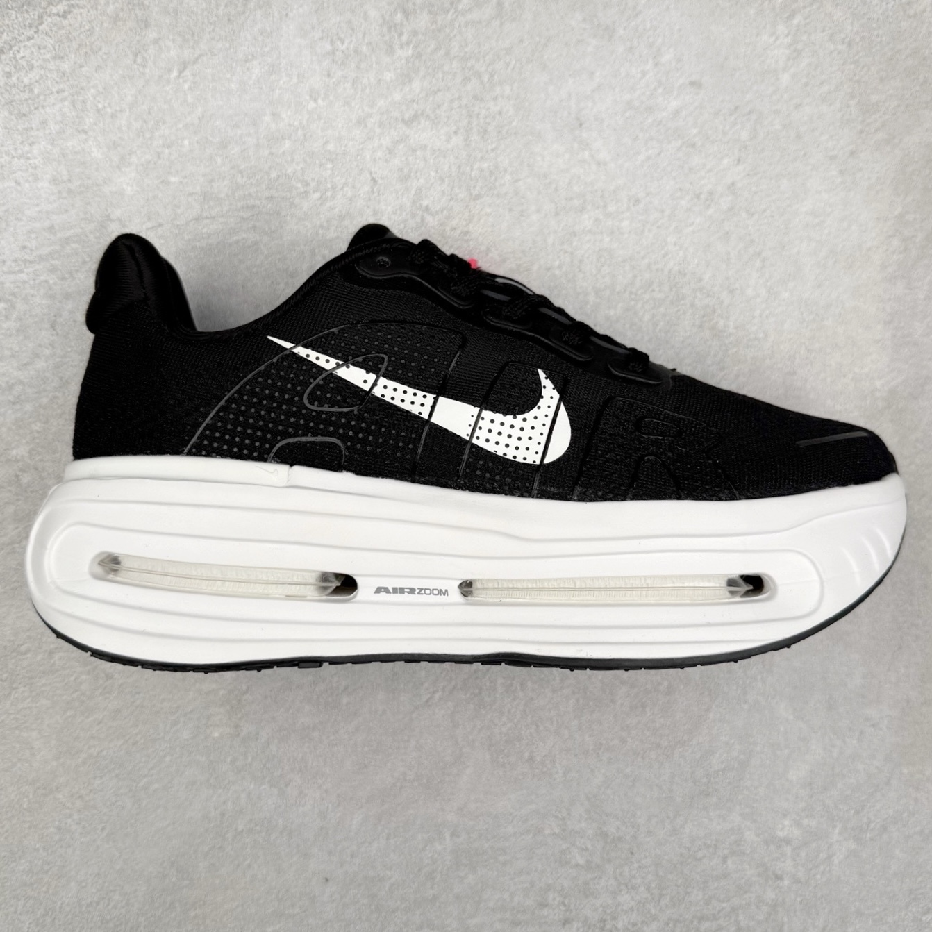 NK Vomero Premium 时尚舒适 网布防滑耐磨 低帮跑步鞋 HQ2050-302 实拍调校N版已经零色差零失真 百分百还原实物色彩所见即所得 不存在货不对板色差等低级问题 选购参考实物拍摄 不混卖不参货 只用心做好货严格选品 承诺混一赔十 尺码：36 36.5 37.5 38 38.5 39 40 40.5 41 42 42.5 43 44 44.5 45-选品中心