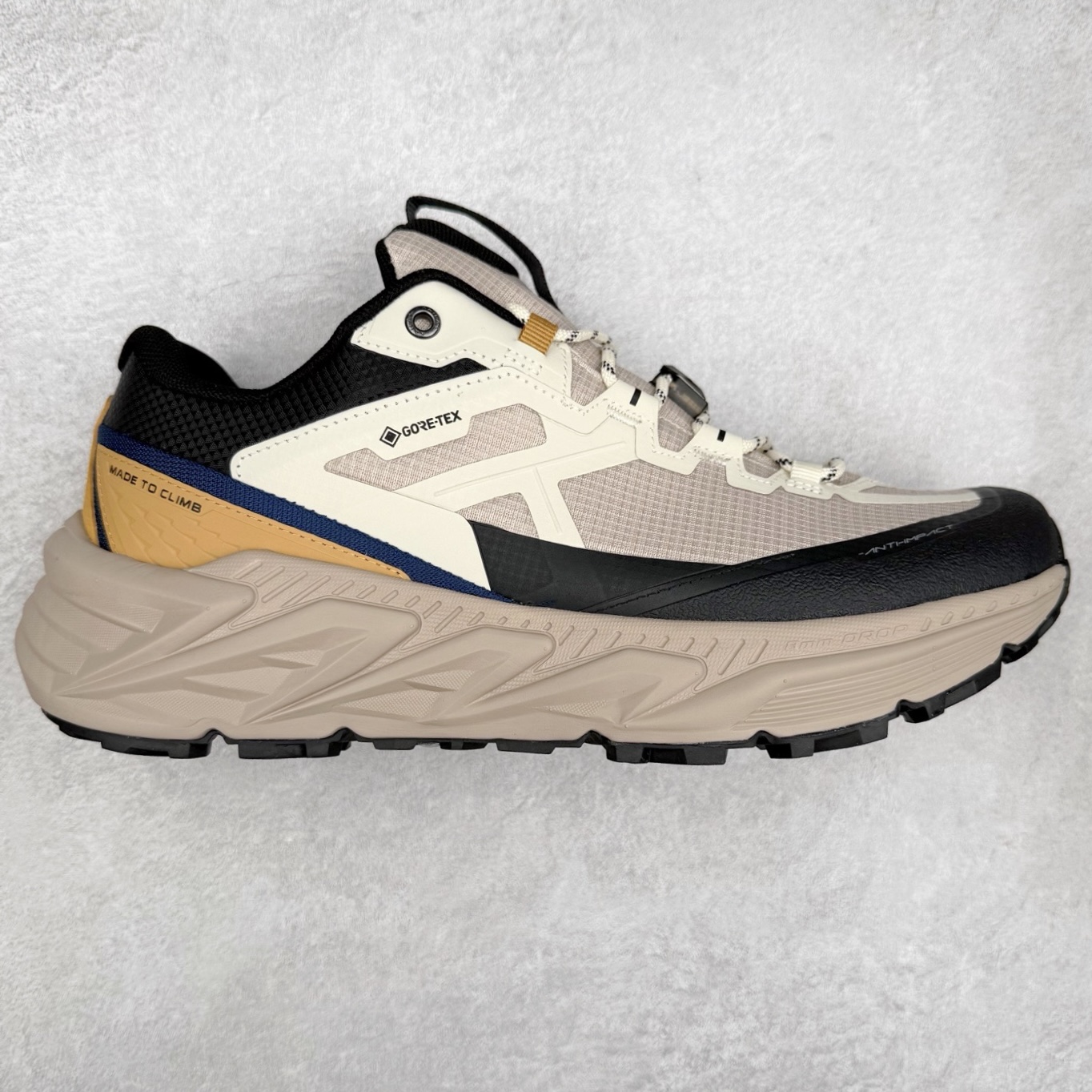 凯乐石 KAILAS 山行2代 GTX 25款舒适缓冲徒步 织物TPU减震防滑透气包裹性轻便低帮超强抓地力越野跑步鞋 KAILAS凯乐石品牌是全球三大全系攀登品牌之一，于2003年创立于中国广州，致力于为有攀登梦想的户外运动员及爱好者，研发制造功能性专业装备，满足他们在极限环境下安全舒适的需求，凯乐石专注于科技面料的开发及专业功能设计，产品线覆盖登山、攀岩、徒步、越野跑山、露营、旅行等多项户外运动，通过运动员的测试反馈，不断进化迭代，产品荣获国内外大奖71座，发明专利21个，更突破性的自主研发攀登器械，打造出中国的攀登硬实力。实拍调校N版已经零色差零失真 百分百还原实物色彩所见即所得 不存在货不对板色差等低级问题 选购参考实物拍摄 不混卖不参货 只用心做好货严格选品 承诺混一赔十 尺码：36 36.5 37.5 38 38.5 39 40 40.5 41 42 42.5 43 44 44.5 45-选品中心