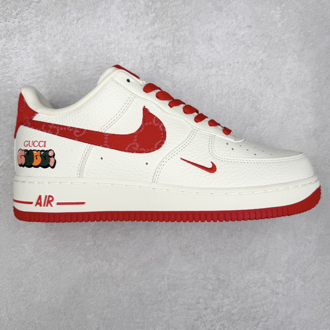 NK Air Force 1´07 Low 空军一号低帮百搭休闲运动板鞋 SC0601-570 柔软、弹性十足的缓震性能和出色的中底设计 横跨复古与现代的外型结合 造就出风靡全球 三十多年的Force 1 直到今天还深受青睐 实拍调校N版已经零色差零失真 百分百还原实物色彩所见即所得 不存在货不对板色差等低级问题 选购参考实物拍摄 不混卖不参货 只用心做好货严格选品 承诺混一赔十 尺码：36 36.5 37.5 38 38.5 39 40 40.5 41 42 42.5 43 44 44.5 45-选品中心