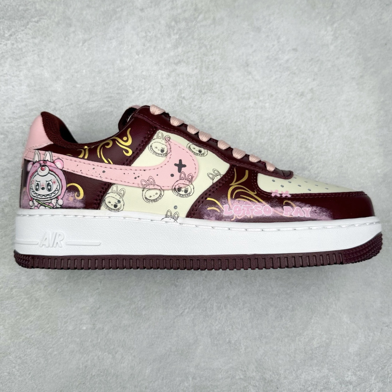 NK Air Force 1´07 Low 空军一号低帮百搭休闲运动板鞋 FD9925-611 柔软、弹性十足的缓震性能和出色的中底设计 横跨复古与现代的外型结合 造就出风靡全球 三十多年的Force 1 直到今天还深受青睐 实拍调校N版已经零色差零失真 百分百还原实物色彩所见即所得 不存在货不对板色差等低级问题 选购参考实物拍摄 不混卖不参货 只用心做好货严格选品 承诺混一赔十 尺码：36 36.5 37.5 38 38.5 39 40 40.5 41 42 42.5 43 44 44.5 45-选品中心