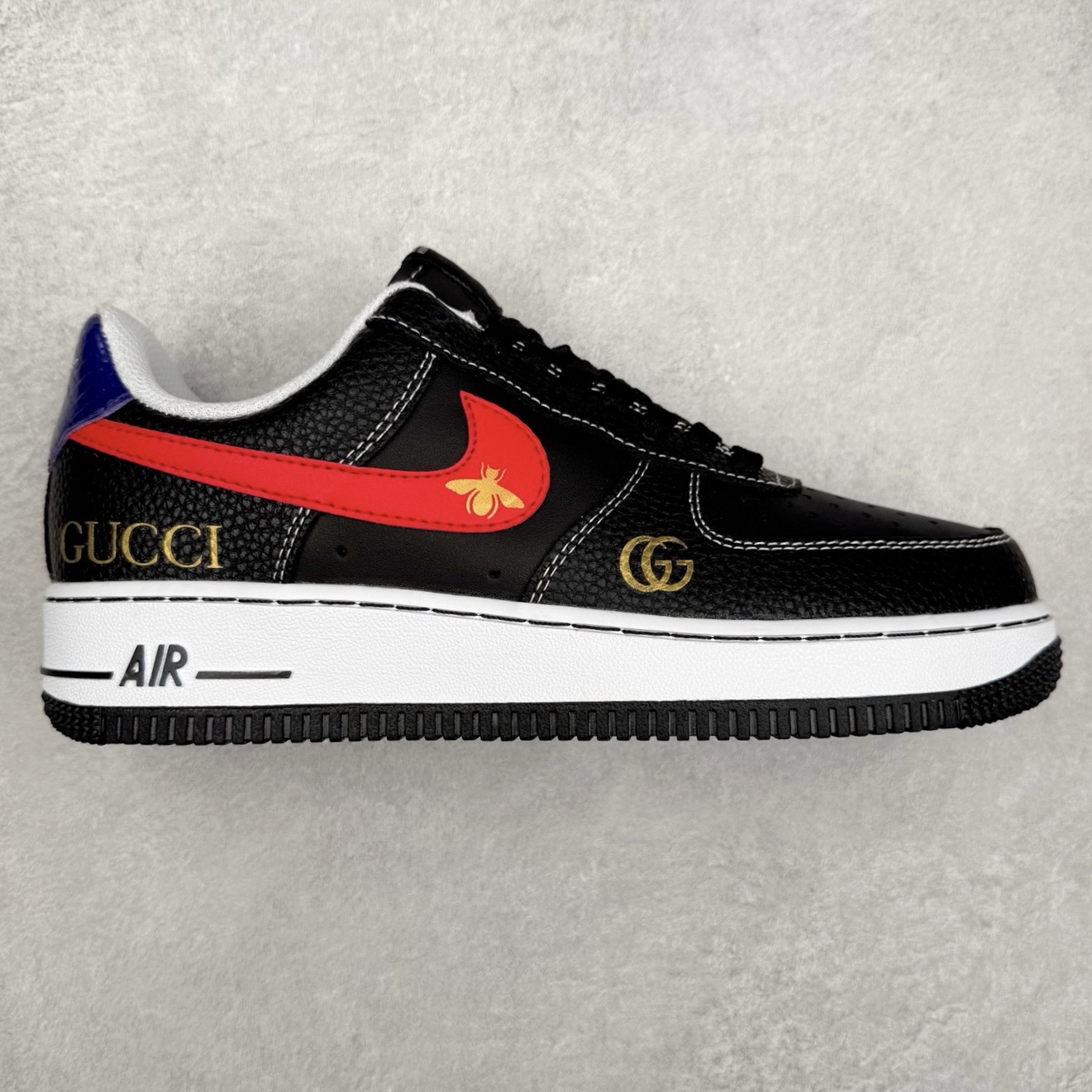 NK Air Force 1´07 Low 空军一号低帮百搭休闲运动板鞋 AH8462-001 柔软、弹性十足的缓震性能和出色的中底设计 横跨复古与现代的外型结合 造就出风靡全球 三十多年的Force 1 直到今天还深受青睐 实拍调校N版已经零色差零失真 百分百还原实物色彩所见即所得 不存在货不对板色差等低级问题 选购参考实物拍摄 不混卖不参货 只用心做好货严格选品 承诺混一赔十 尺码：36 36.5 37.5 38 38.5 39 40 40.5 41 42 42.5 43 44 44.5 45-选品中心