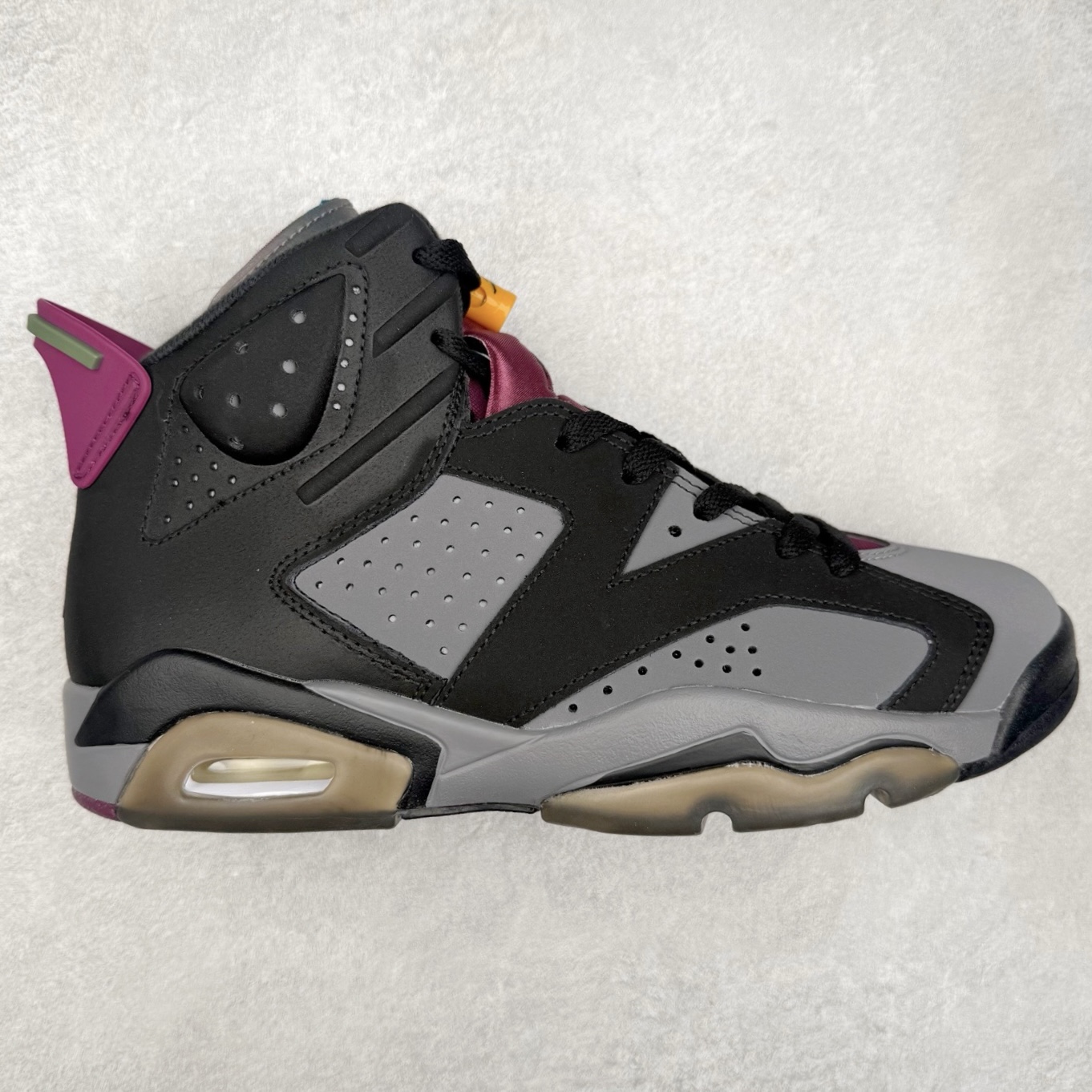 Air Jordan AJ6 Retro PSG 黑紫 大巴黎 CN1078-001 市场中端王者 耗时半年巨作 全套原纸板楦头开发 确保原汁原味 完美呈现六代版型 一比一鞋头弧度高度鞋身弧度 此版本只针对中端市场 皮料材质有所更替 其他数据细节工艺流程均保持一致 定制优质皮料 完美鞋型匹配公司货 正确TPU鞋舌锁扣 最新原厂底模 大底卡色咬花完美 鞋柜必备鞋款 终端现货供应 尺码：40 40.5 41 42 42.5 43 44 44.5 45 46 47.5-选品中心