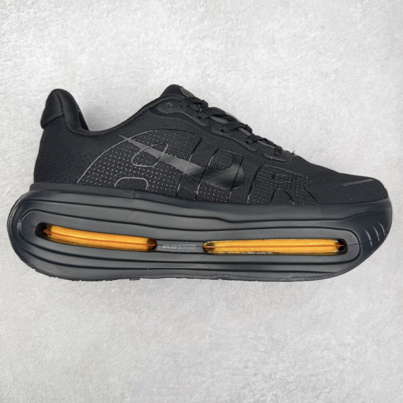 NK Vomero Premium 时尚舒适 网布防滑耐磨 低帮跑步鞋 HQ2050-305 实拍调校N版已经零色差零失真 百分百还原实物色彩所见即所得 不存在货不对板色差等低级问题 选购参考实物拍摄 不混卖不参货 只用心做好货严格选品 承诺混一赔十 尺码：36 36.5 37.5 38 38.5 39 40 40.5 41 42 42.5 43 44 44.5 45-选品中心