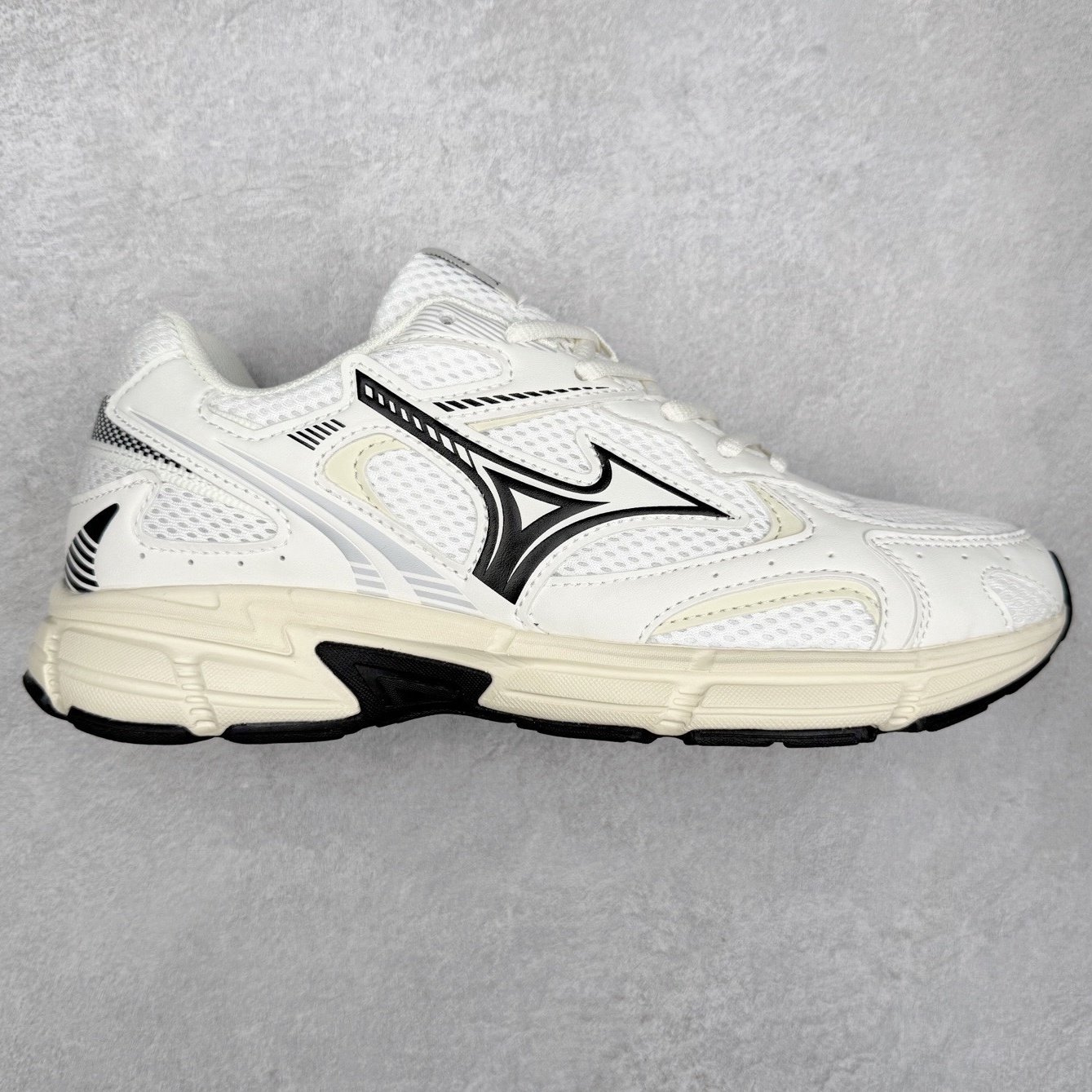 图片[6]-Mizuno Speed 2K 美津浓复古厚底织物合成革防滑耐磨透气低帮休闲跑步鞋 美津浓（Mizuno）是日本美津浓株式会社于1906年创立的运动品牌，经过一个多世纪的不断努力现已成为世界著名的运动器具、服装和鞋类生产商。美津浓力求服务于各类运动项目，并竭力使运动生活更加愉快和振奋。产品种类齐全，覆盖几乎全部主要运动项目，达到30万多个品类。尺码：36 36.5 37.5 38 38.5 39 40 40.5 41 42 42.5 43 44 44.5 45-选品中心