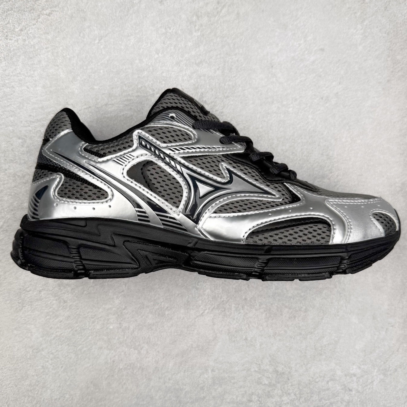 图片[5]-Mizuno Speed 2K 美津浓复古厚底织物合成革防滑耐磨透气低帮休闲跑步鞋 美津浓（Mizuno）是日本美津浓株式会社于1906年创立的运动品牌，经过一个多世纪的不断努力现已成为世界著名的运动器具、服装和鞋类生产商。美津浓力求服务于各类运动项目，并竭力使运动生活更加愉快和振奋。产品种类齐全，覆盖几乎全部主要运动项目，达到30万多个品类。尺码：36 36.5 37.5 38 38.5 39 40 40.5 41 42 42.5 43 44 44.5 45-选品中心